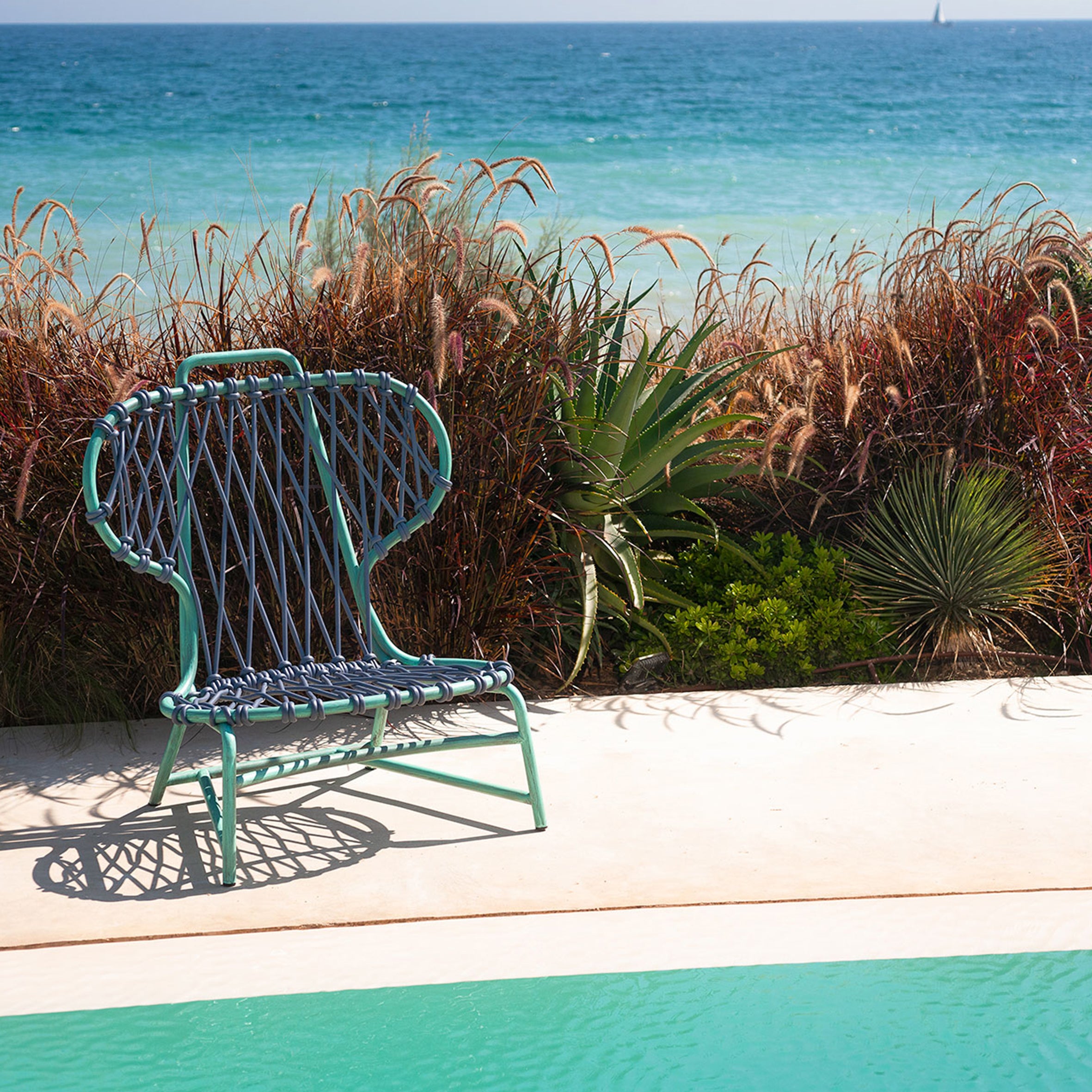 Manila Outdoor Lounge Chair