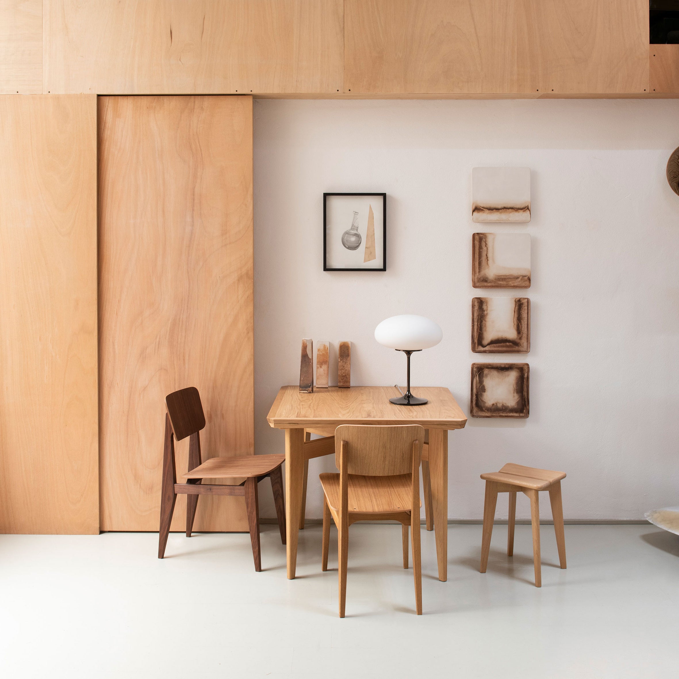 B-Table Pivoting Extendable Table