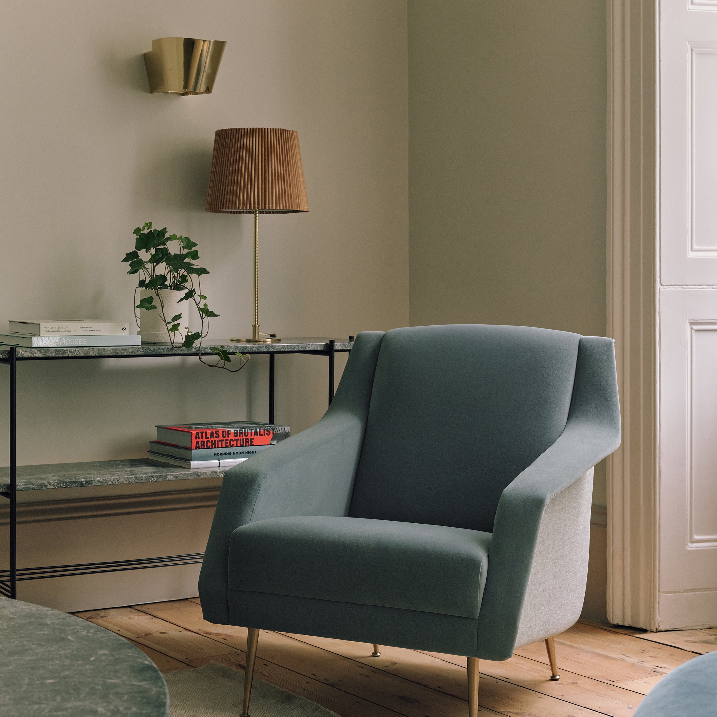 9205 Table Lamp