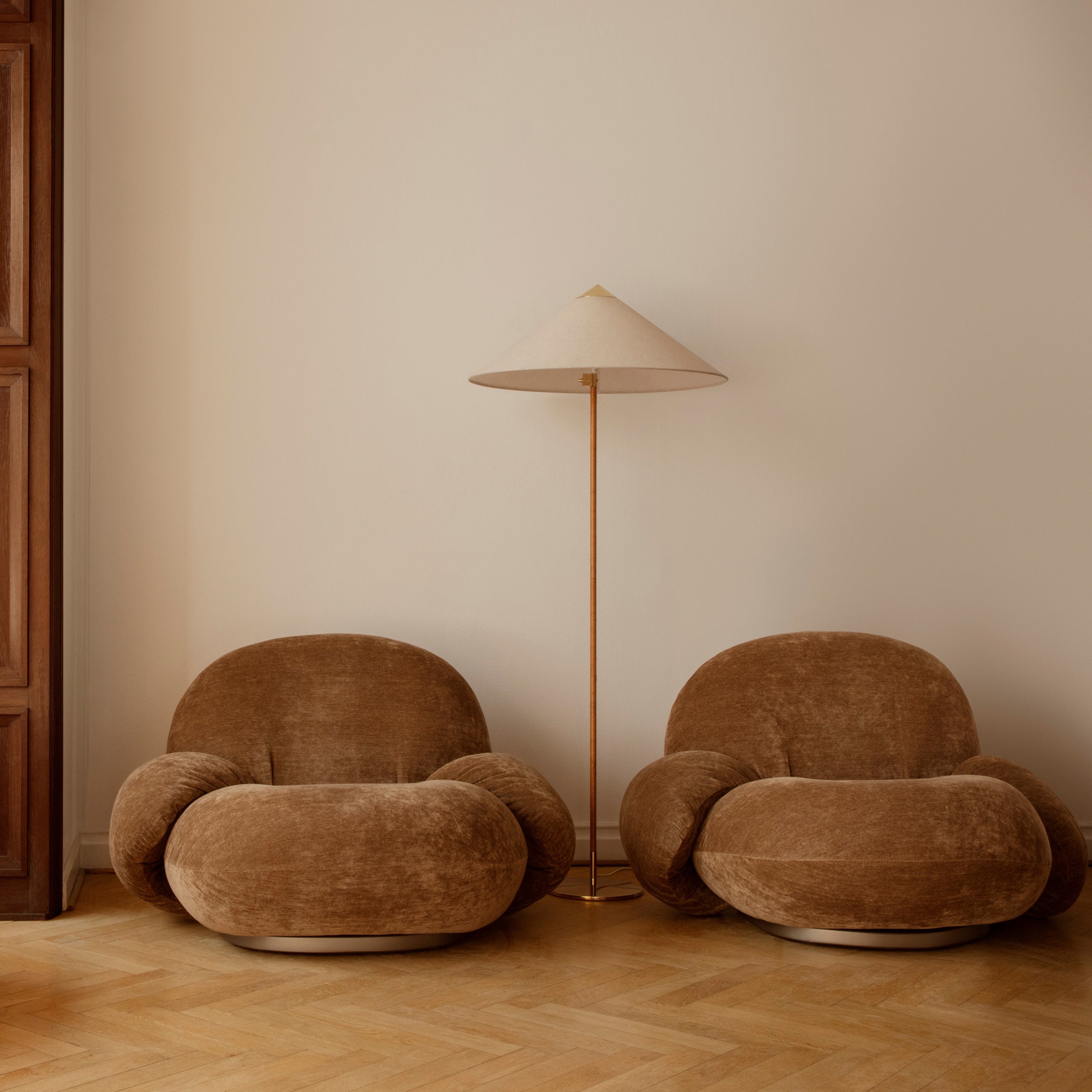 9602 Floor Lamp