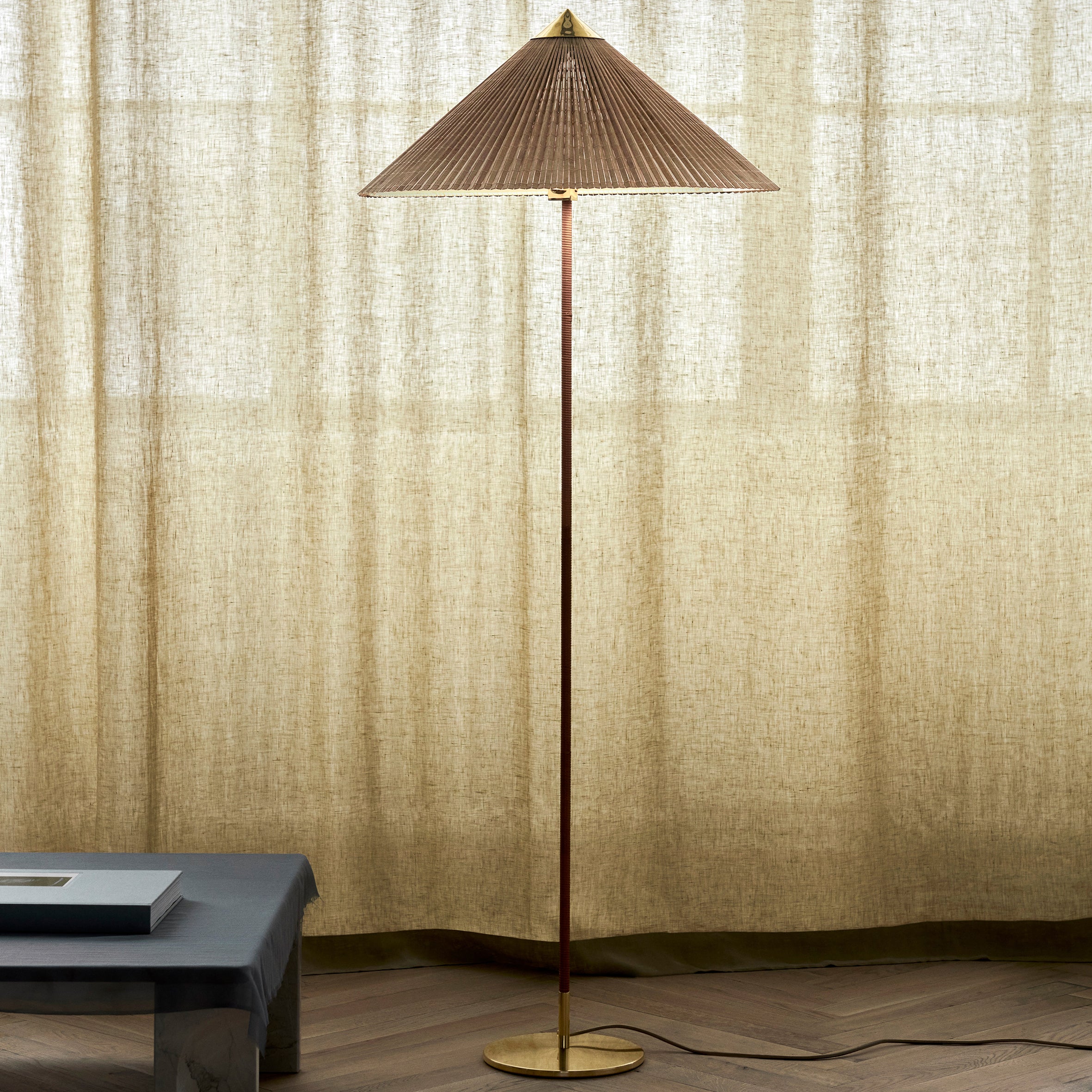 9602 Floor Lamp