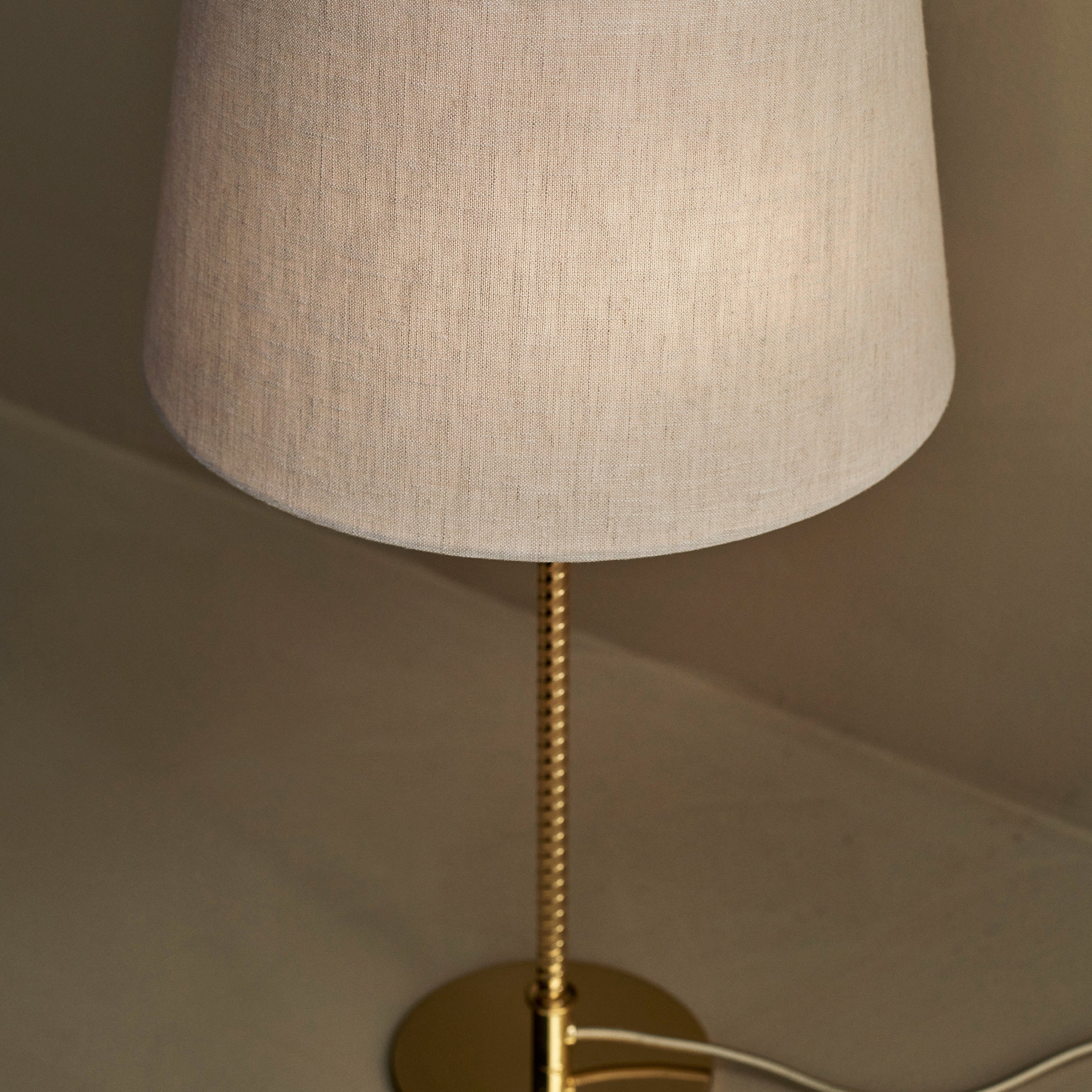 9205 Table Lamp