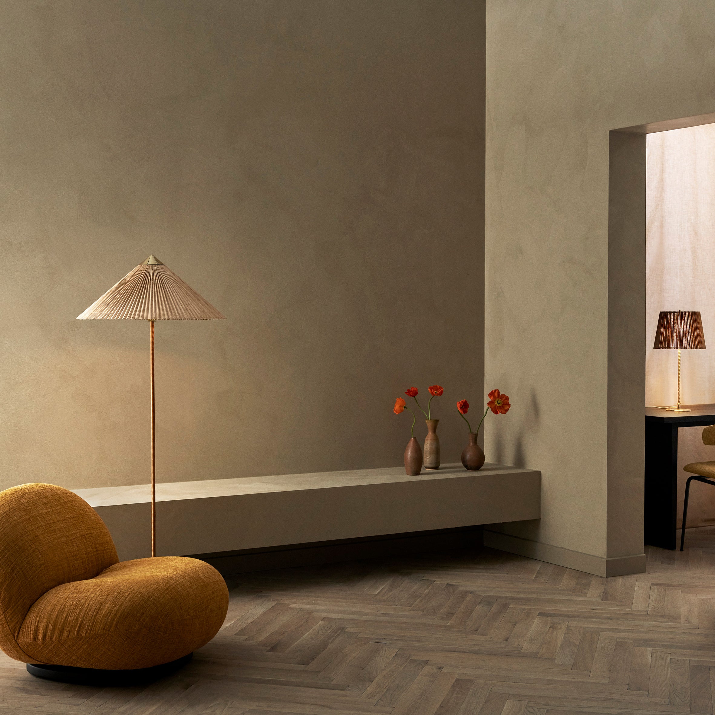 9602 Floor Lamp