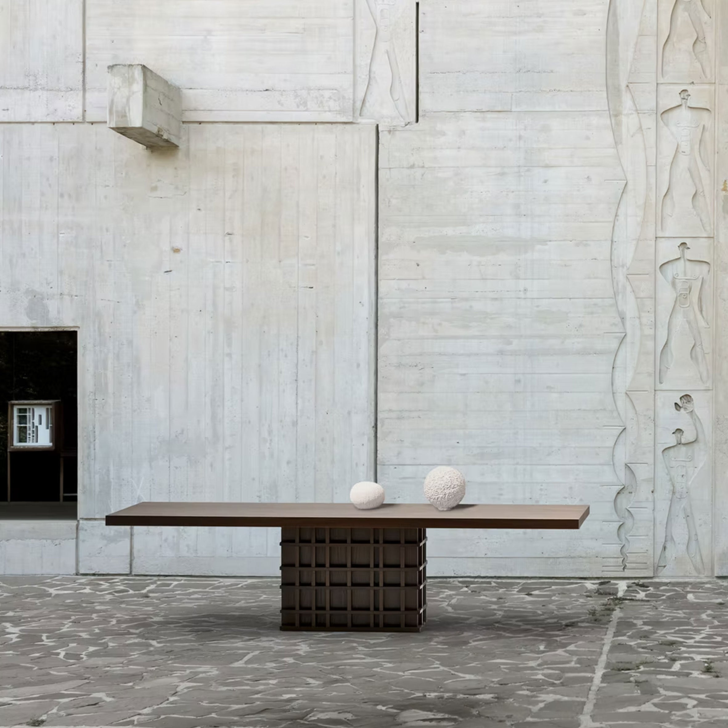Herse Dining Table