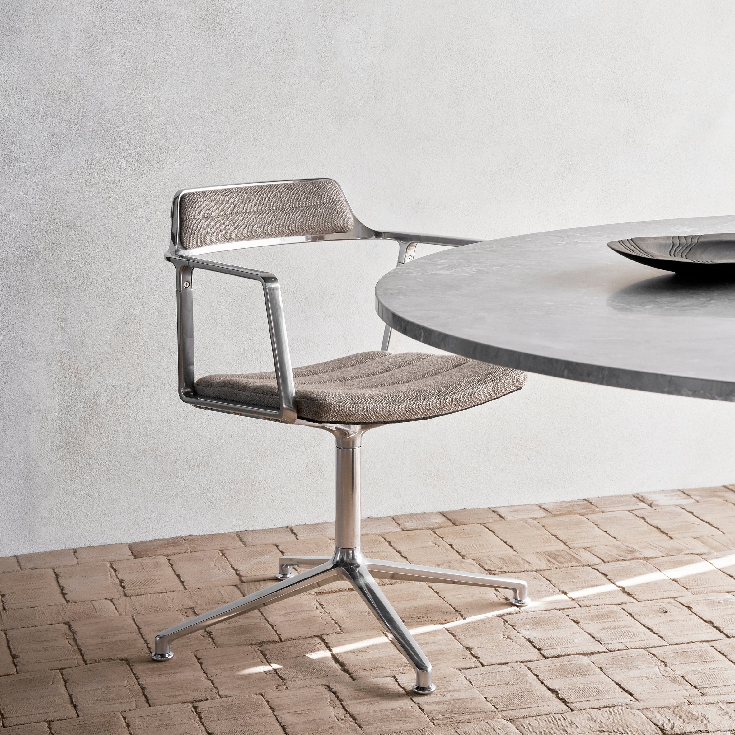 Vipp452 Swivel Chair