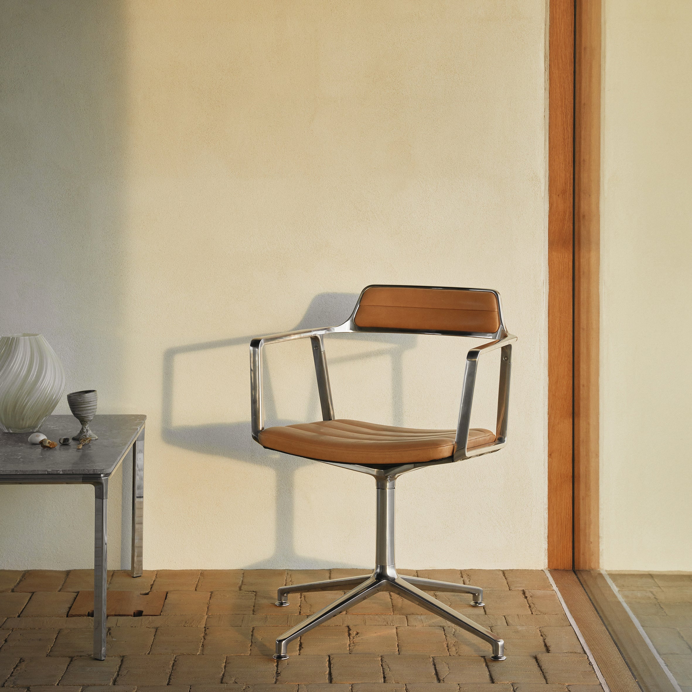 Vipp452 Swivel Chair