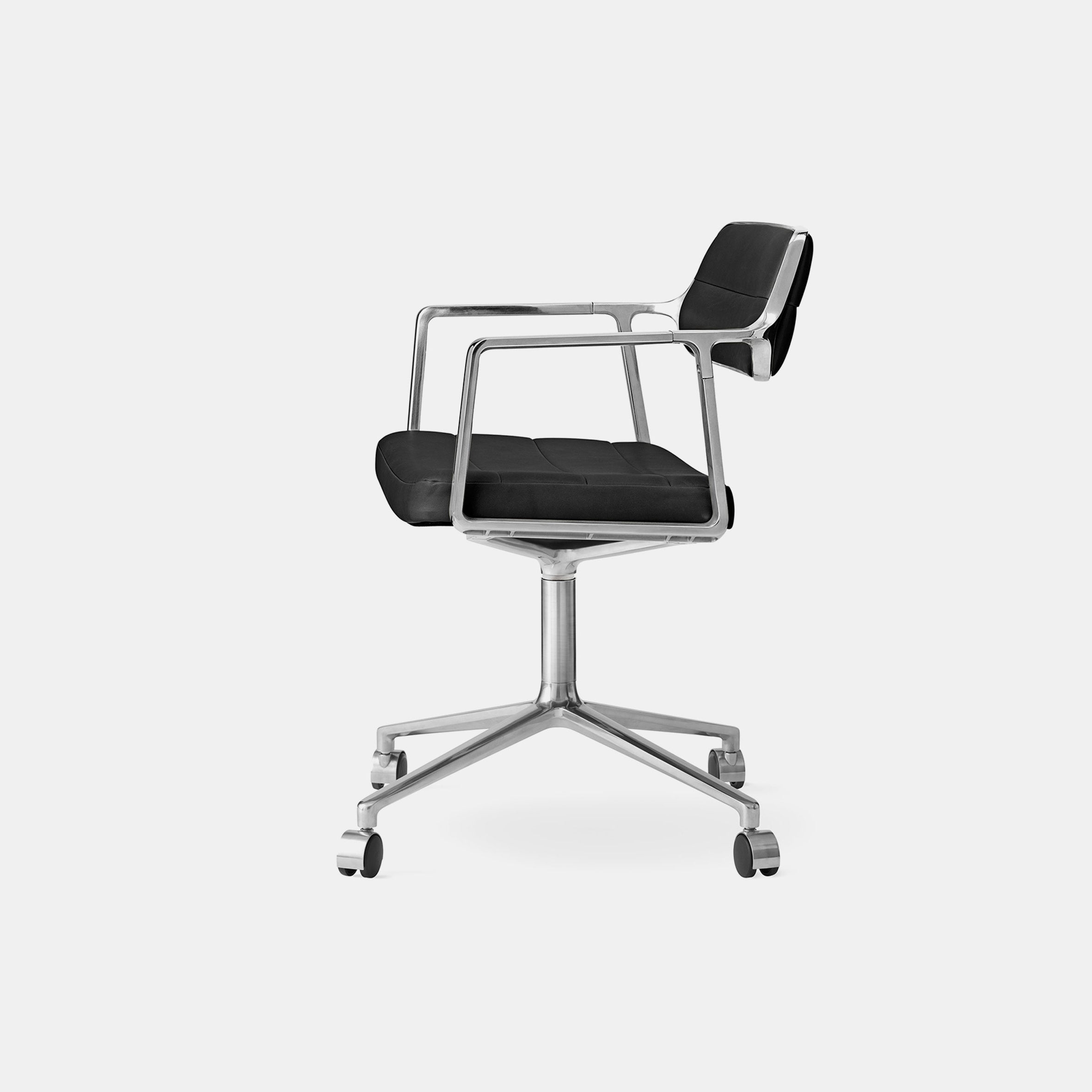 Vipp453 Swivel Chair