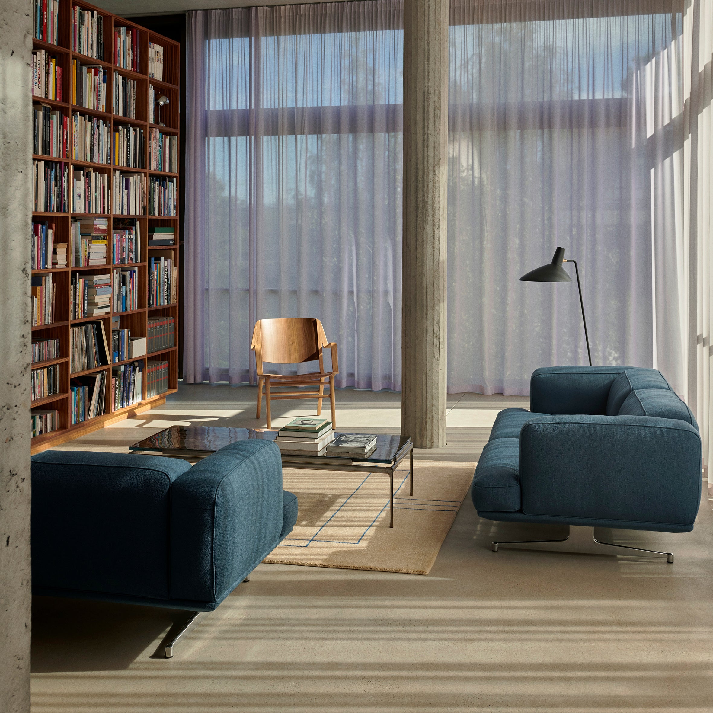 AX Lounge Chair HM11