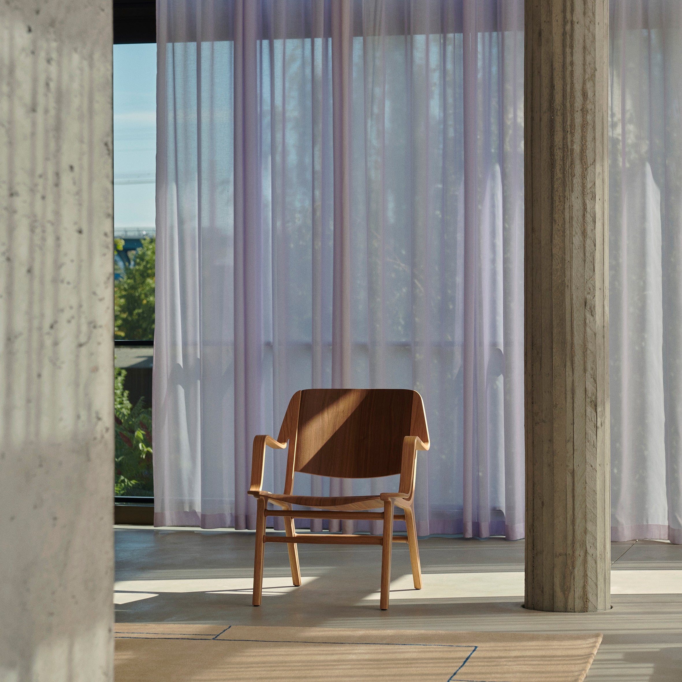 AX Lounge Chair HM11