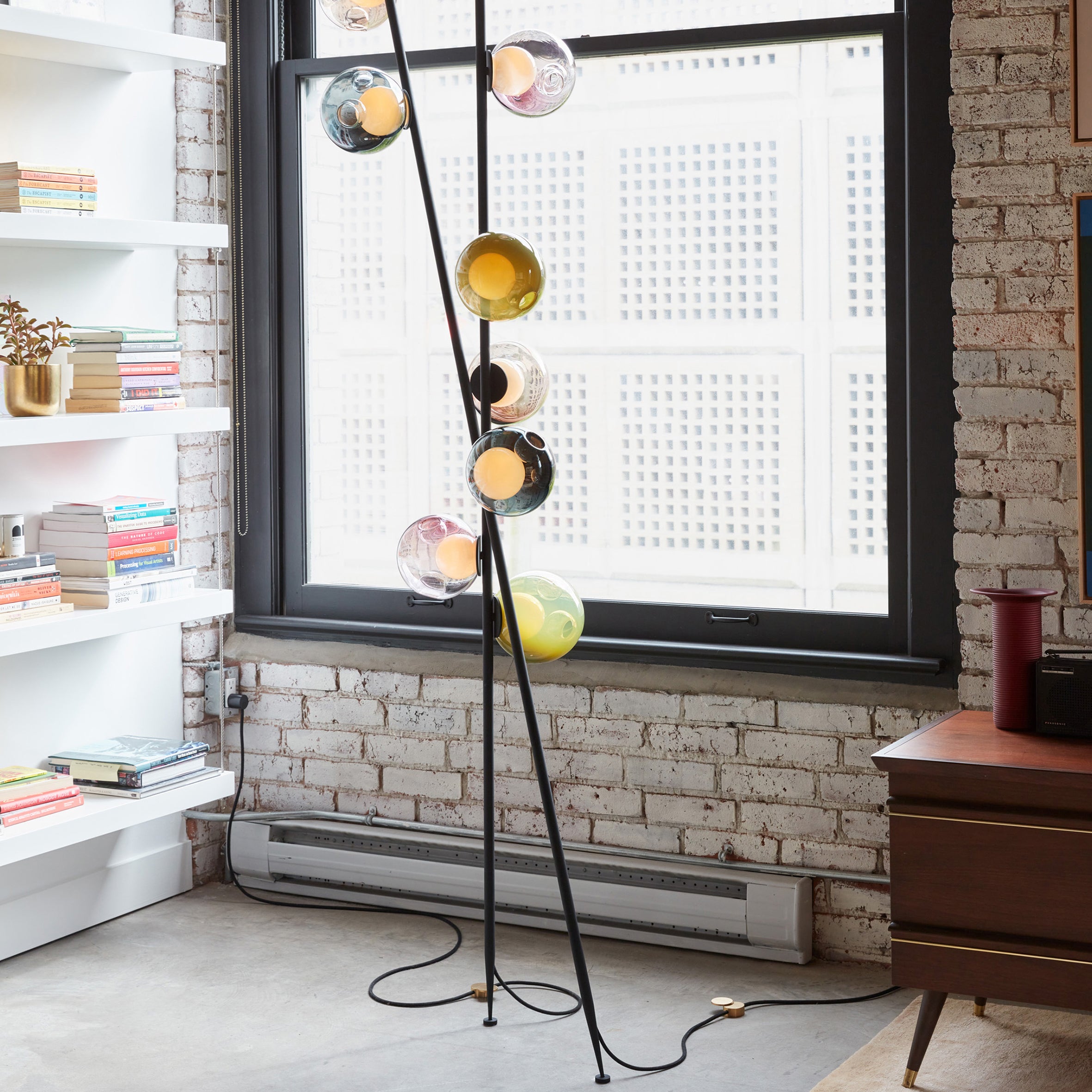 28 Floor-to-Ceiling Lamp