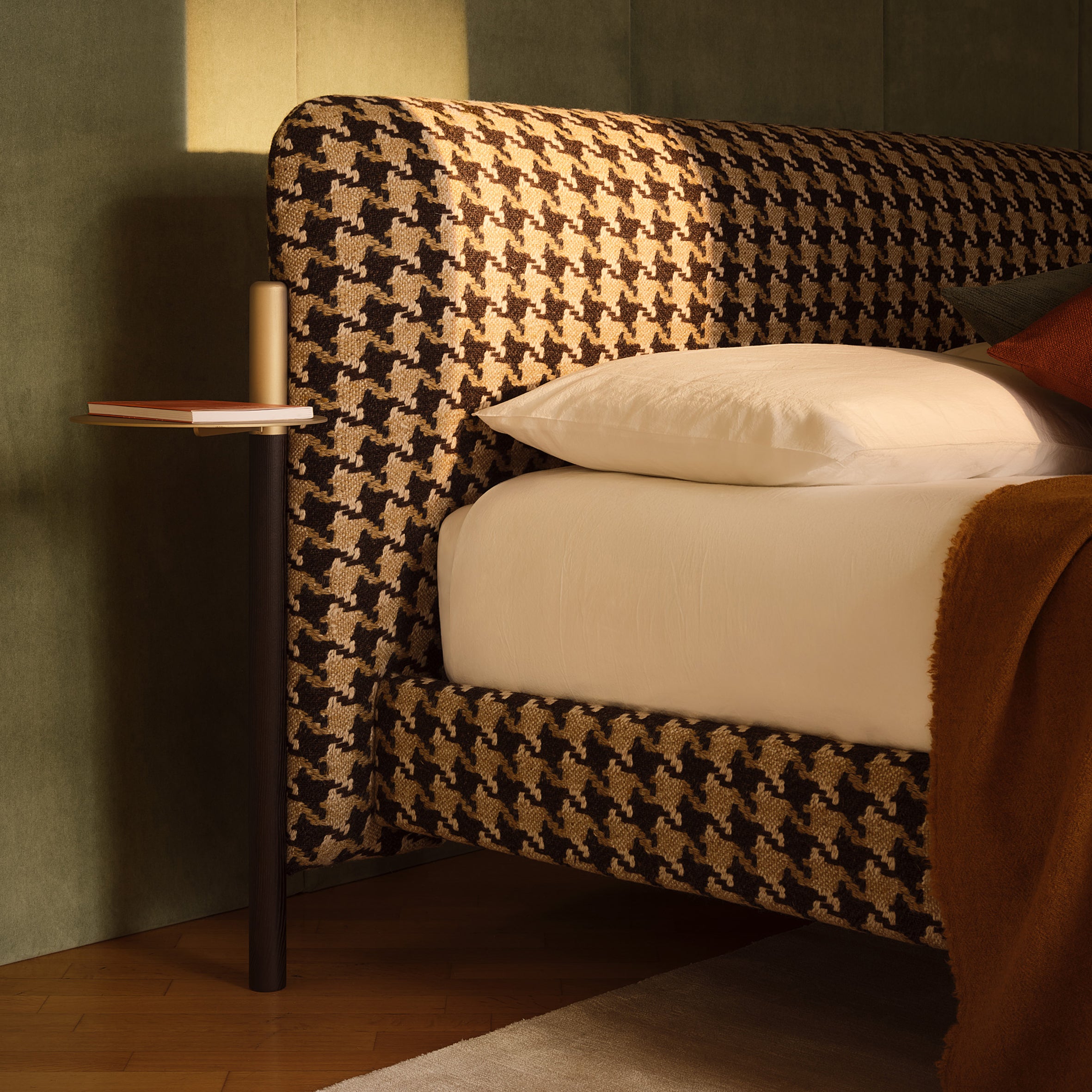 Flag Bed With Footboard