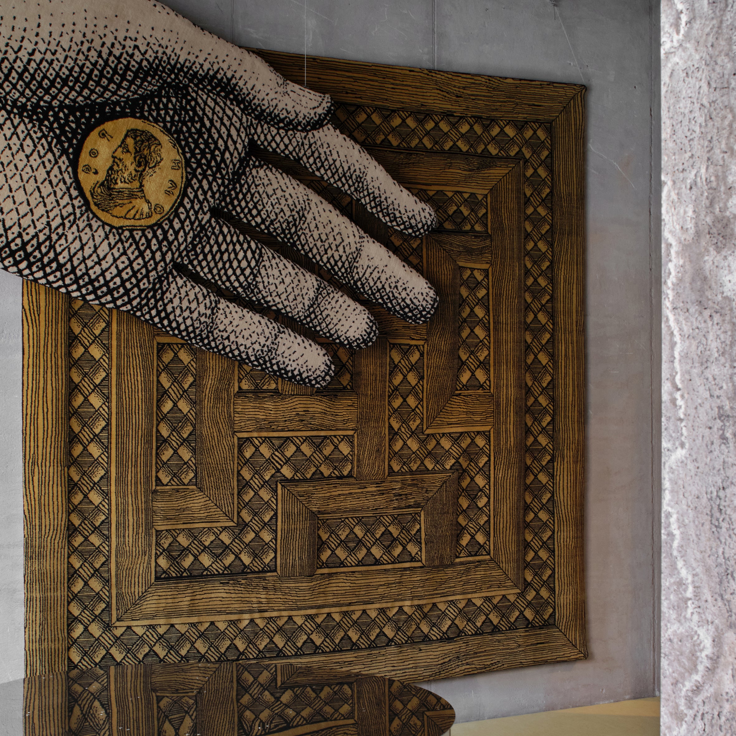 Mano Con Moneta Rug
