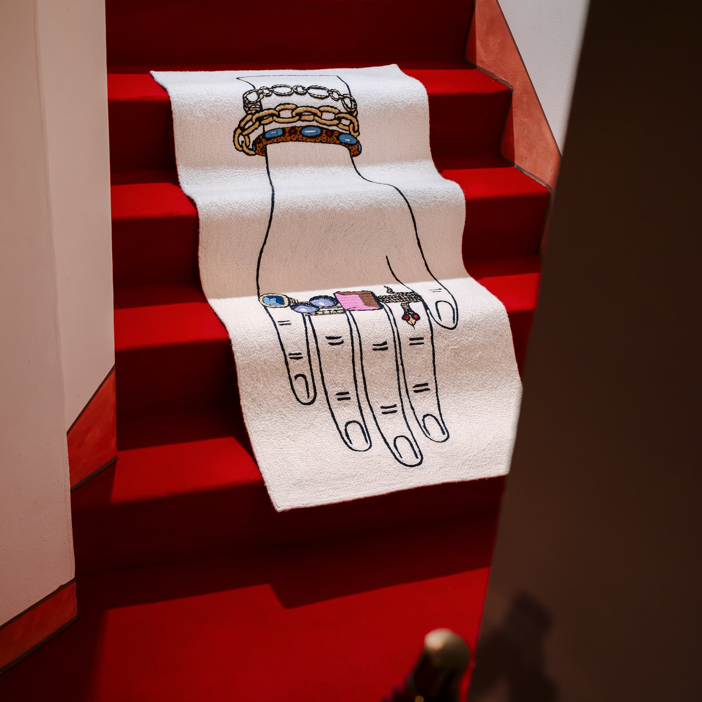 Mano Con Gioielli Runner