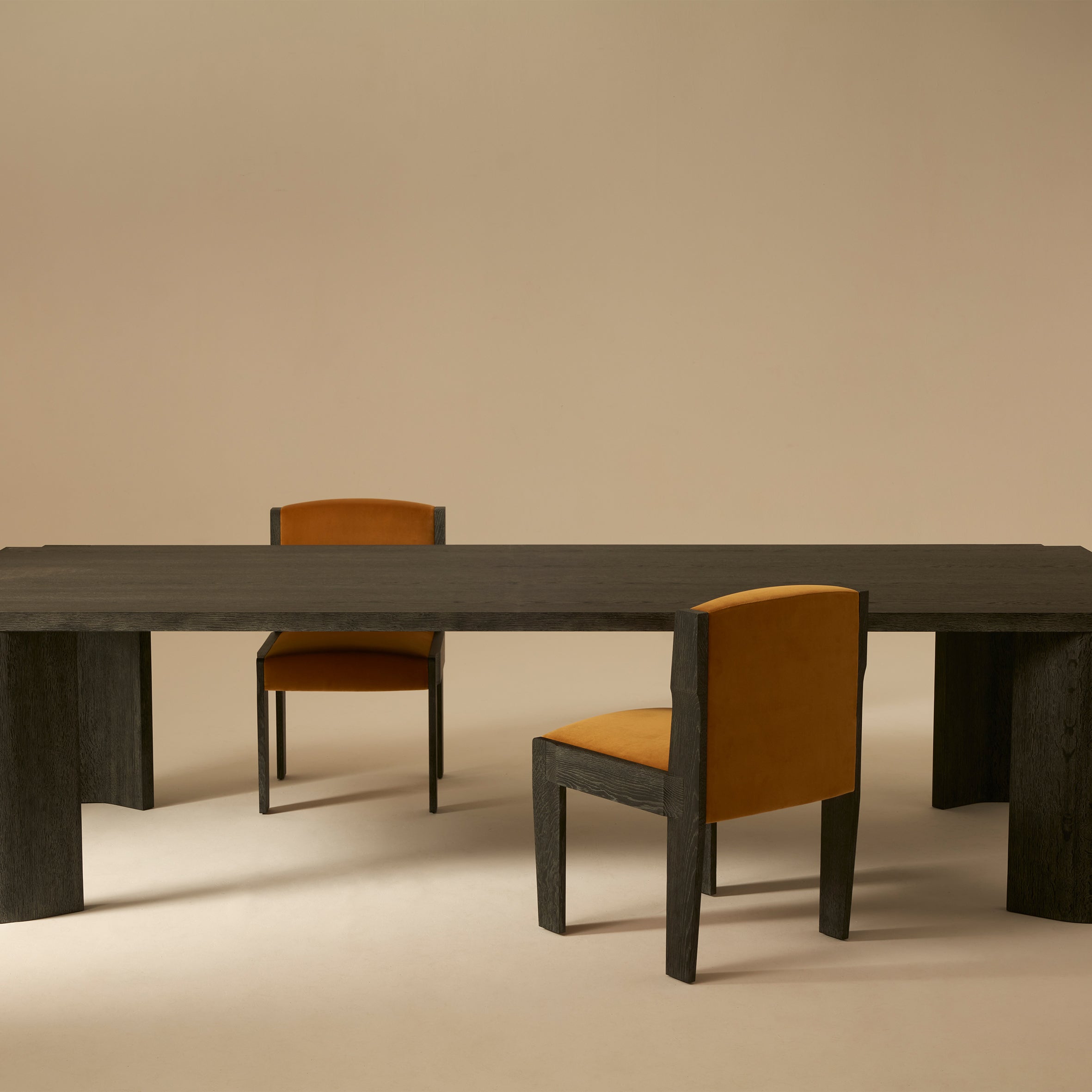 GIL Dining Table