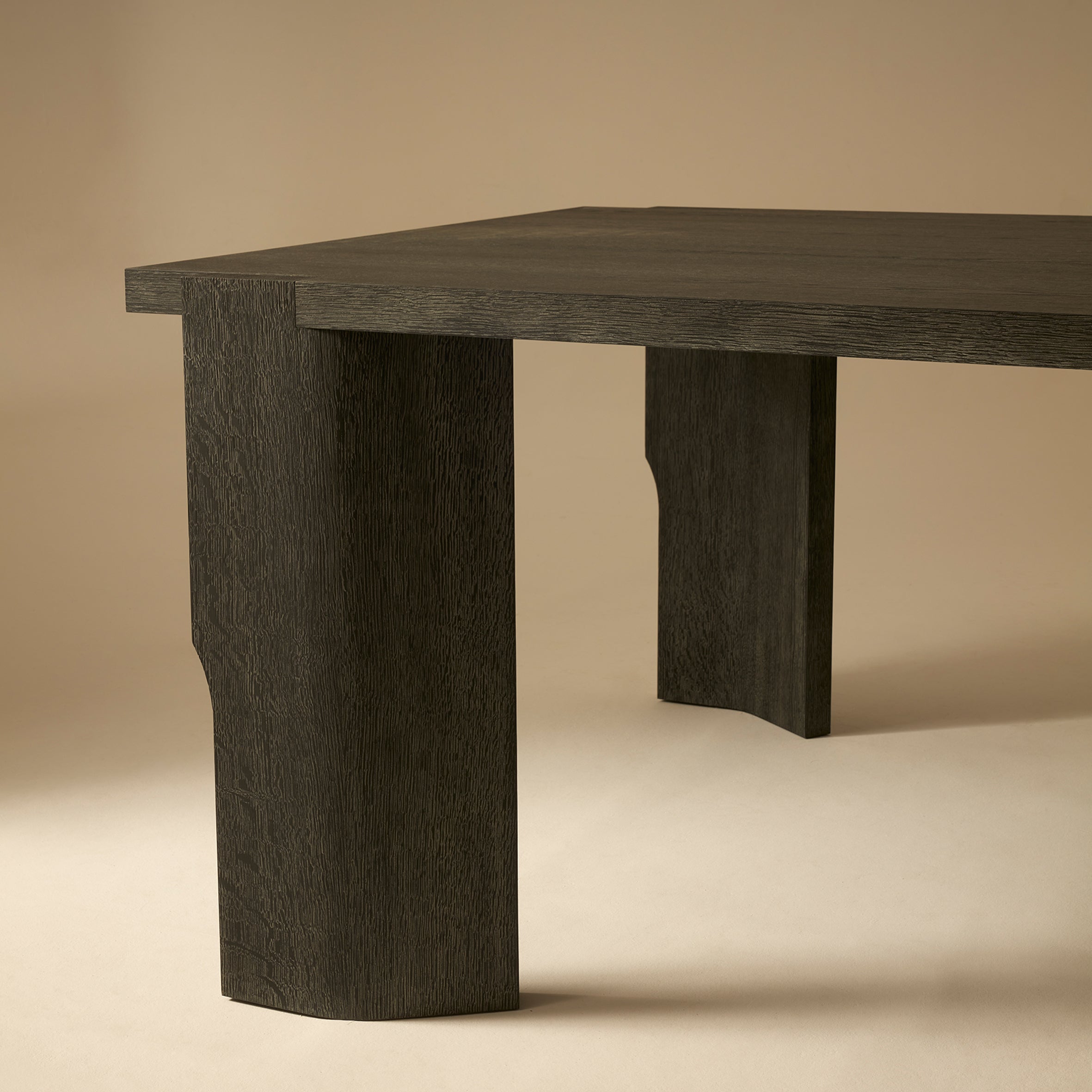 GIL Dining Table