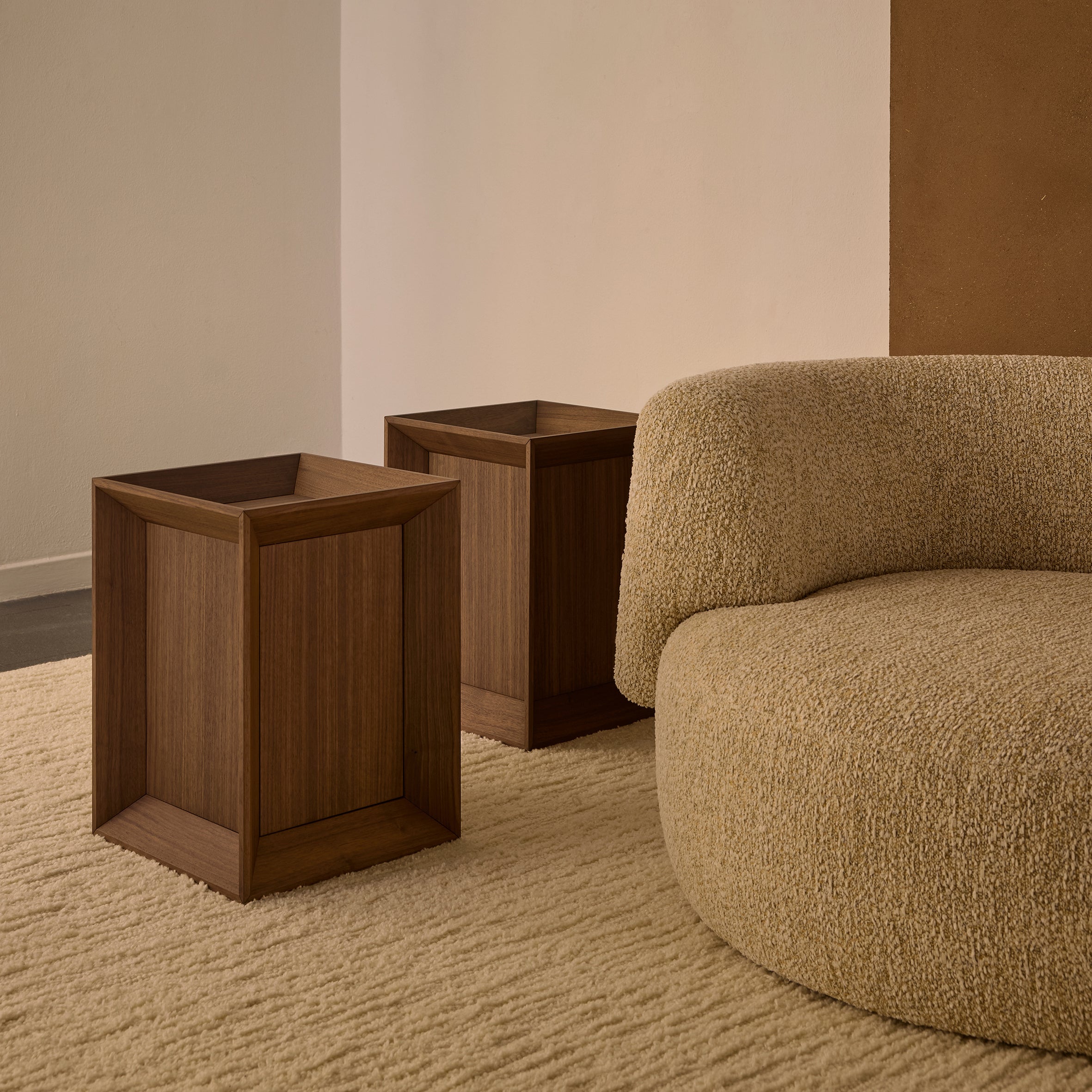 B-SIDE Bedside Table