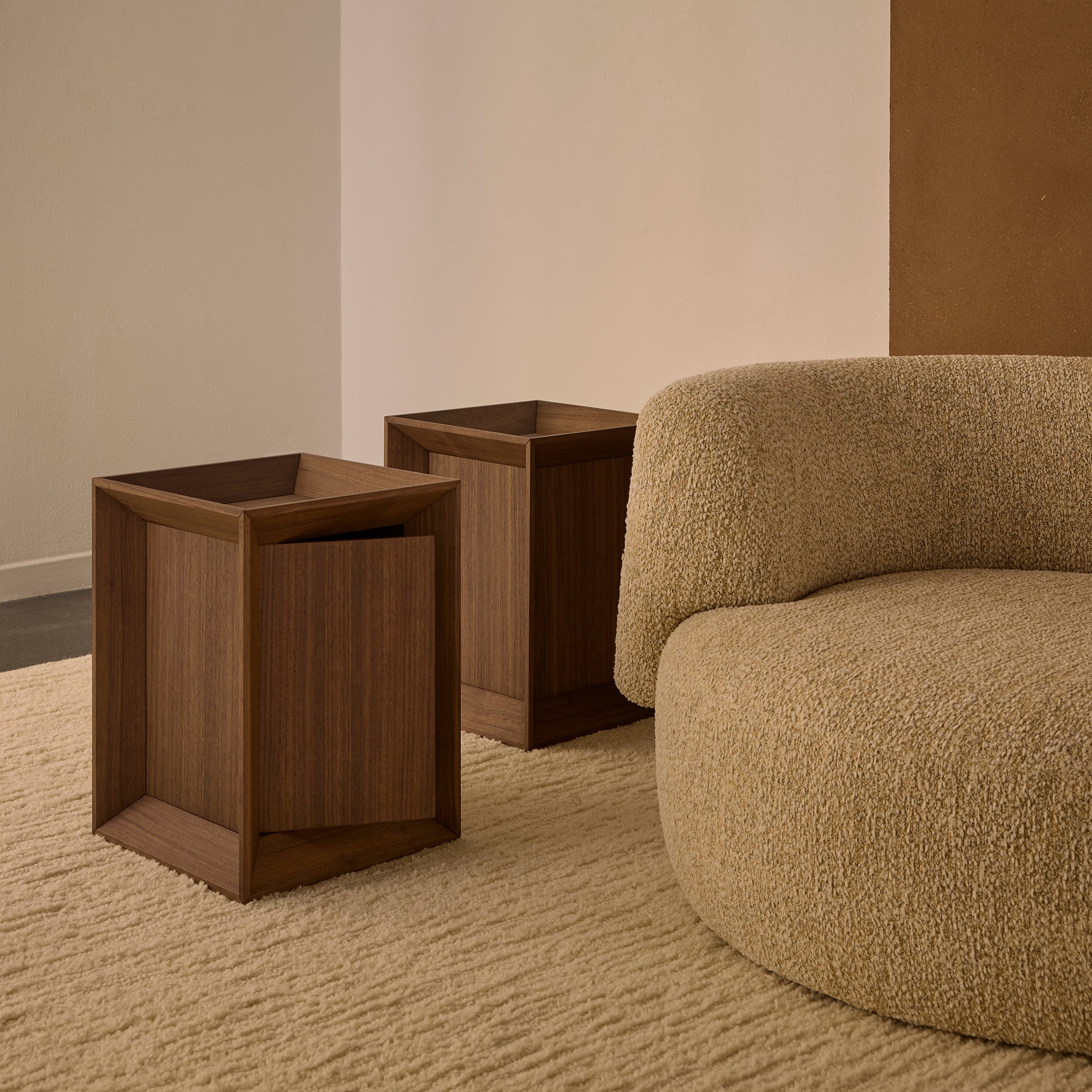 B-SIDE Bedside Table