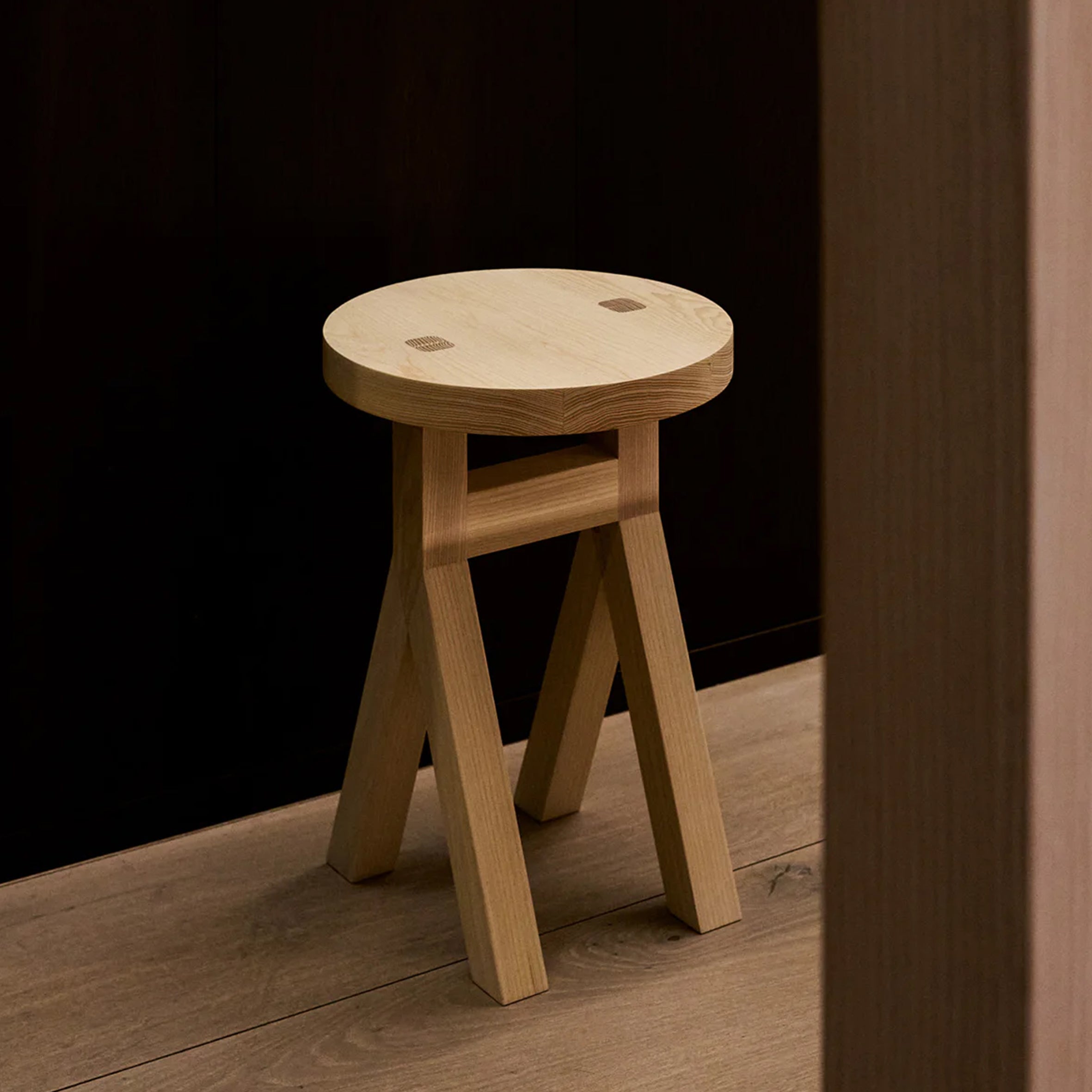 Commune Stool