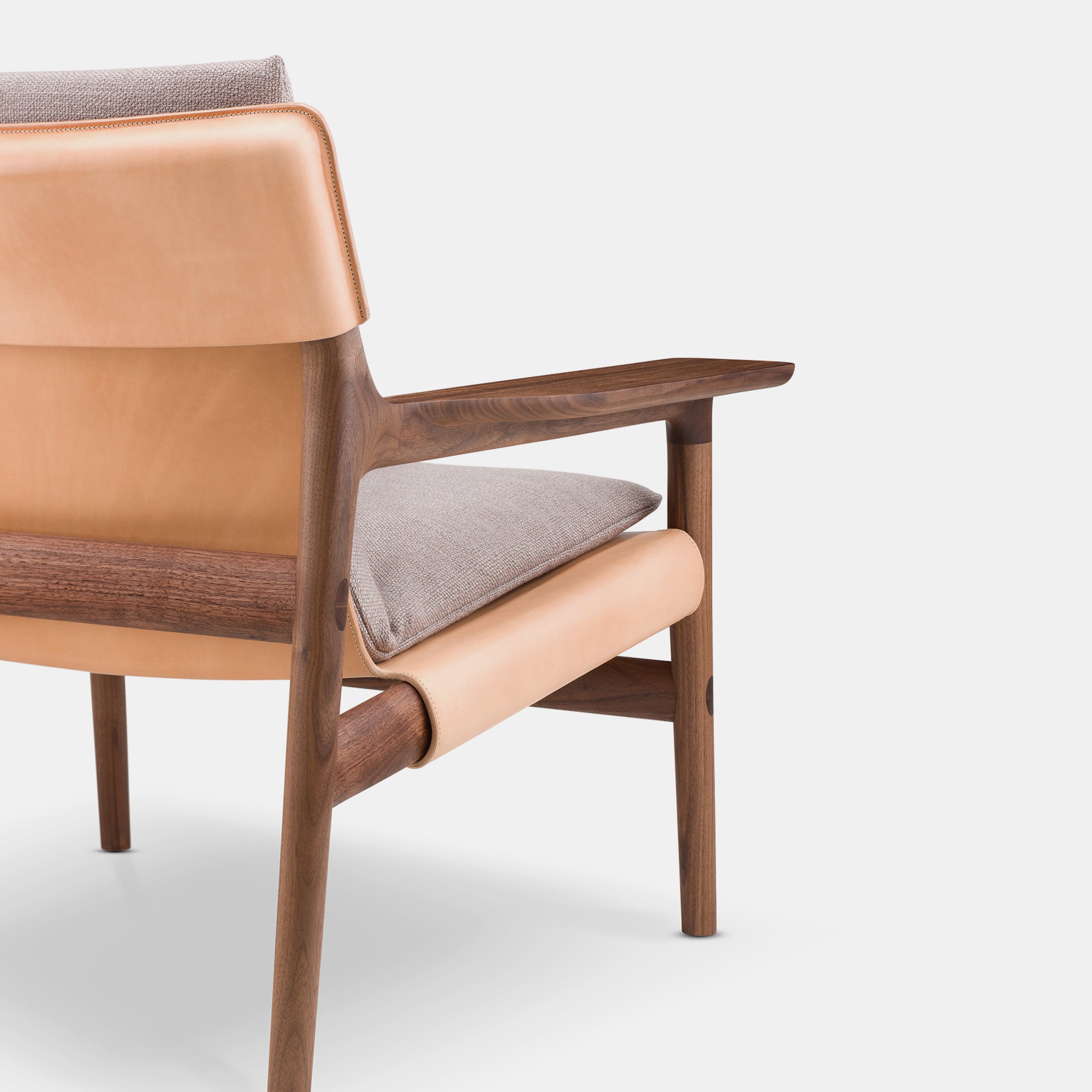 Sela Lounge Chair - Wide Arms