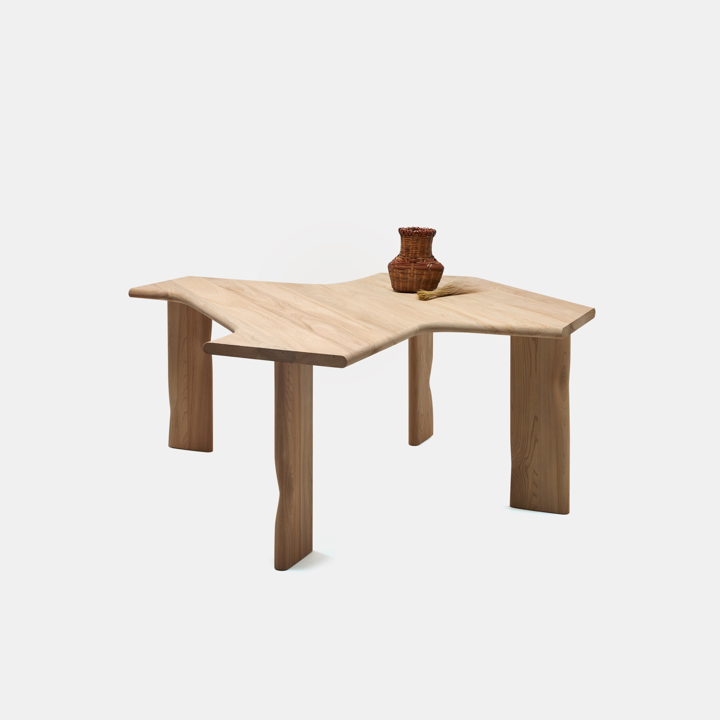 DUA Dining Table