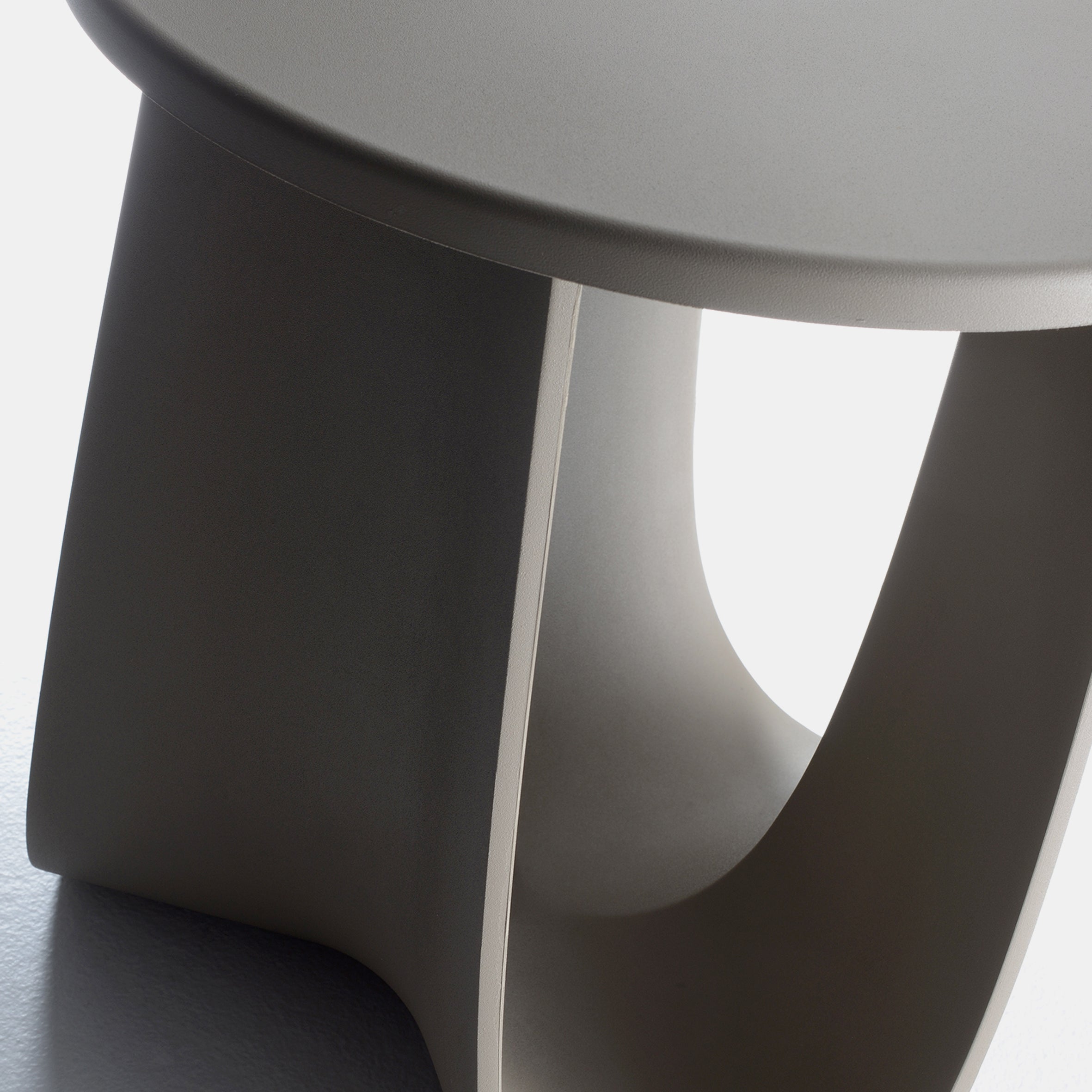 Sag Side Table / Stool