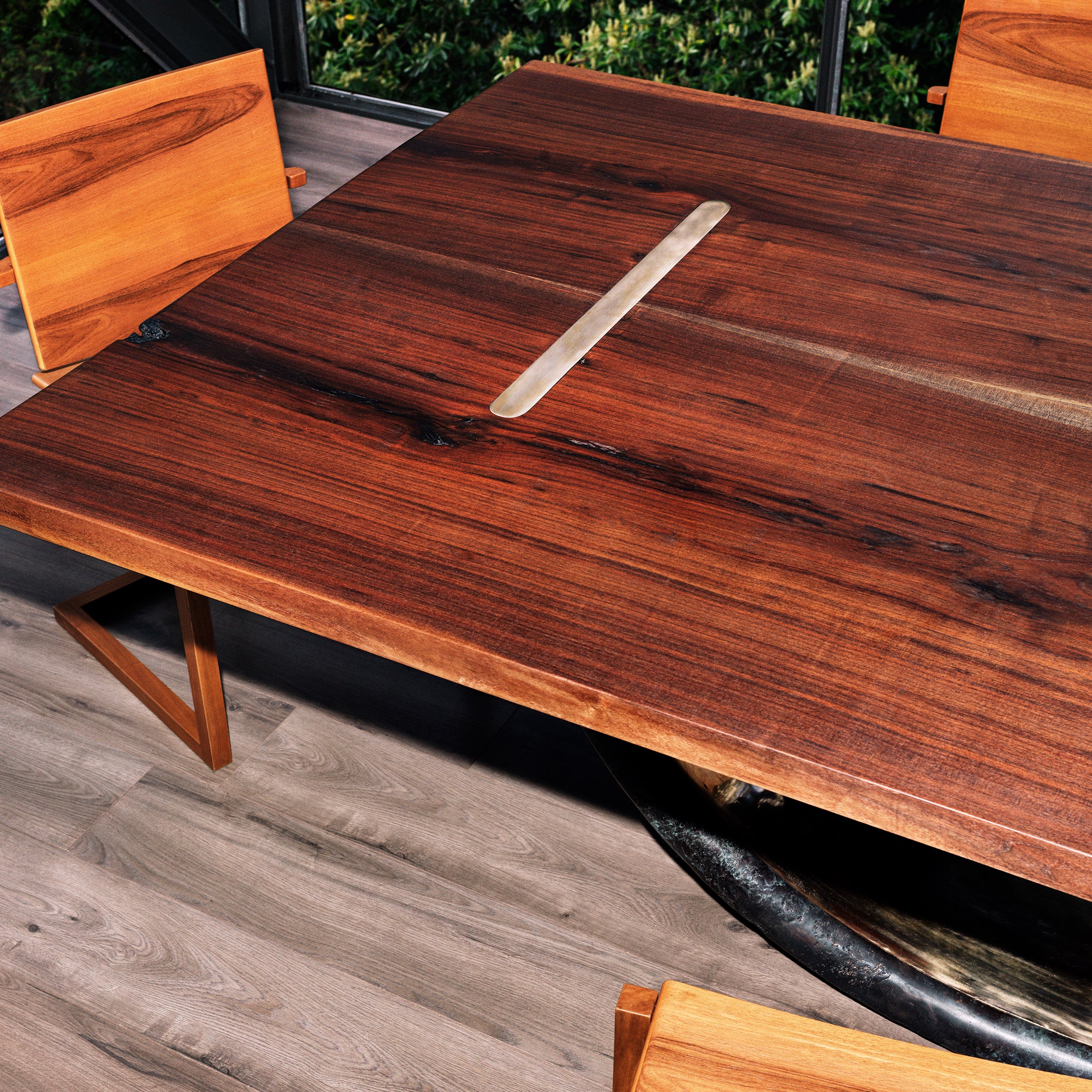 Onze Dining Table