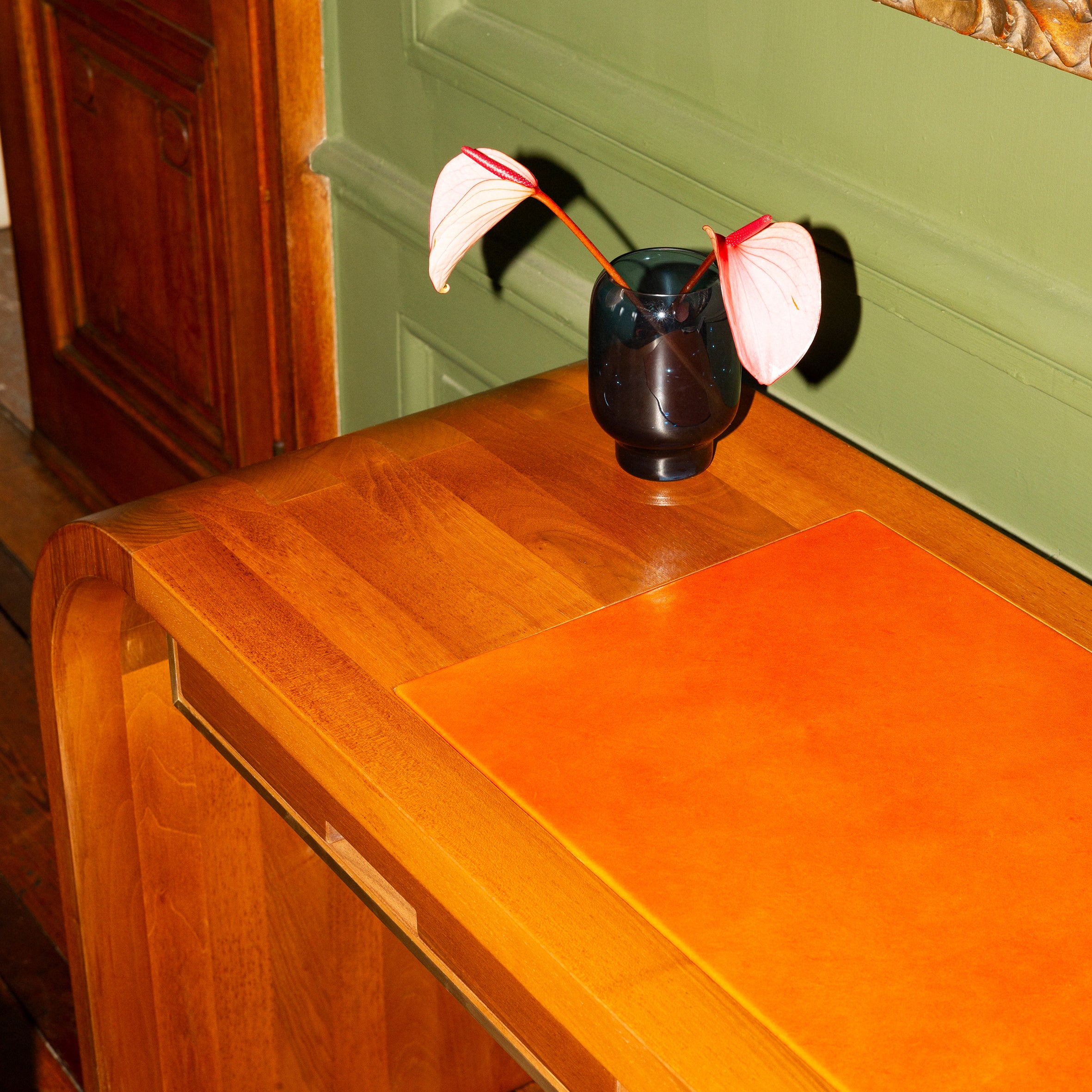 Palm Desk