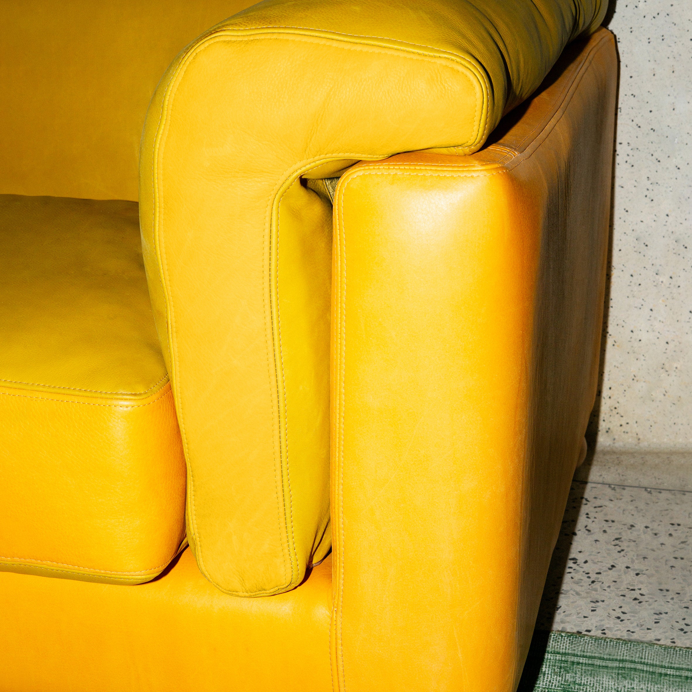 Shanog Sofa