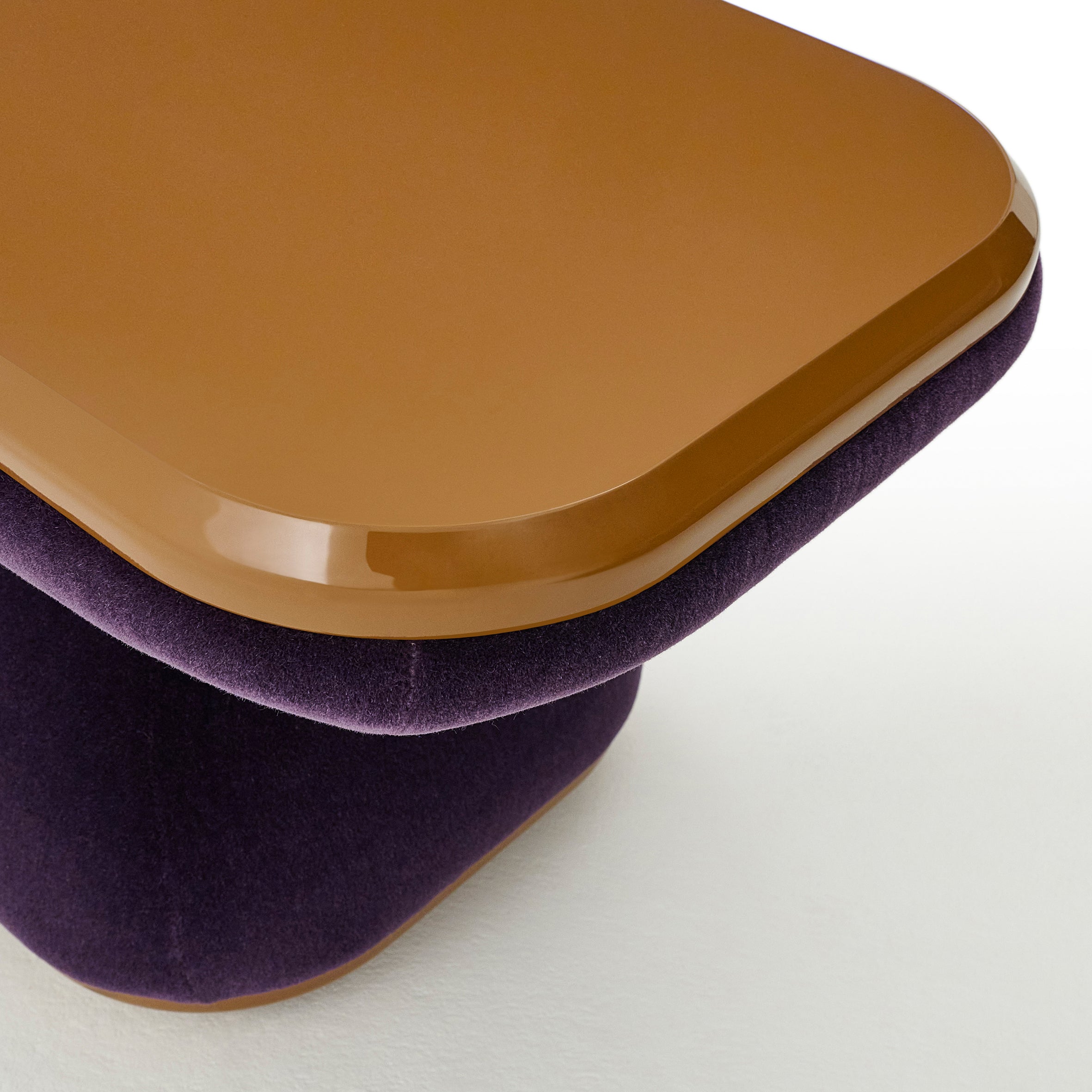 Kiss Pedestal Table