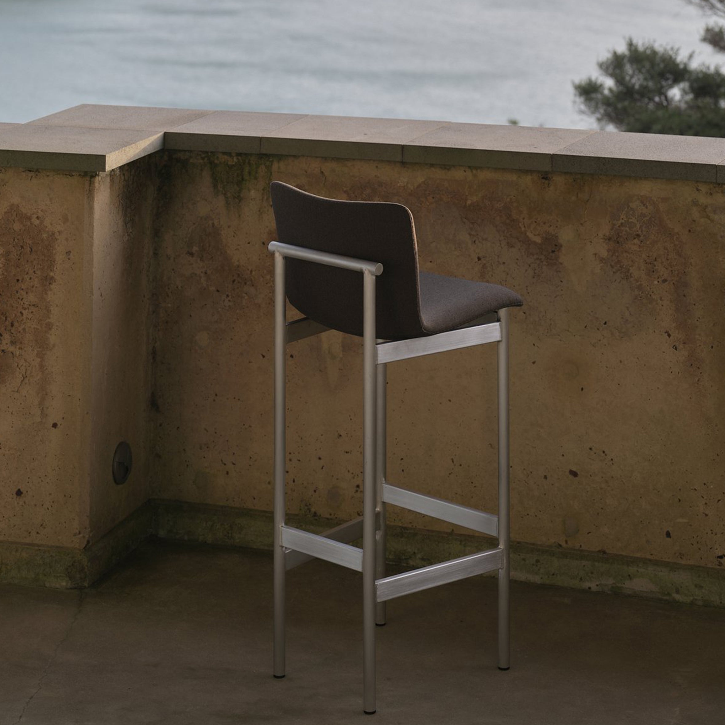 Cadre Stool