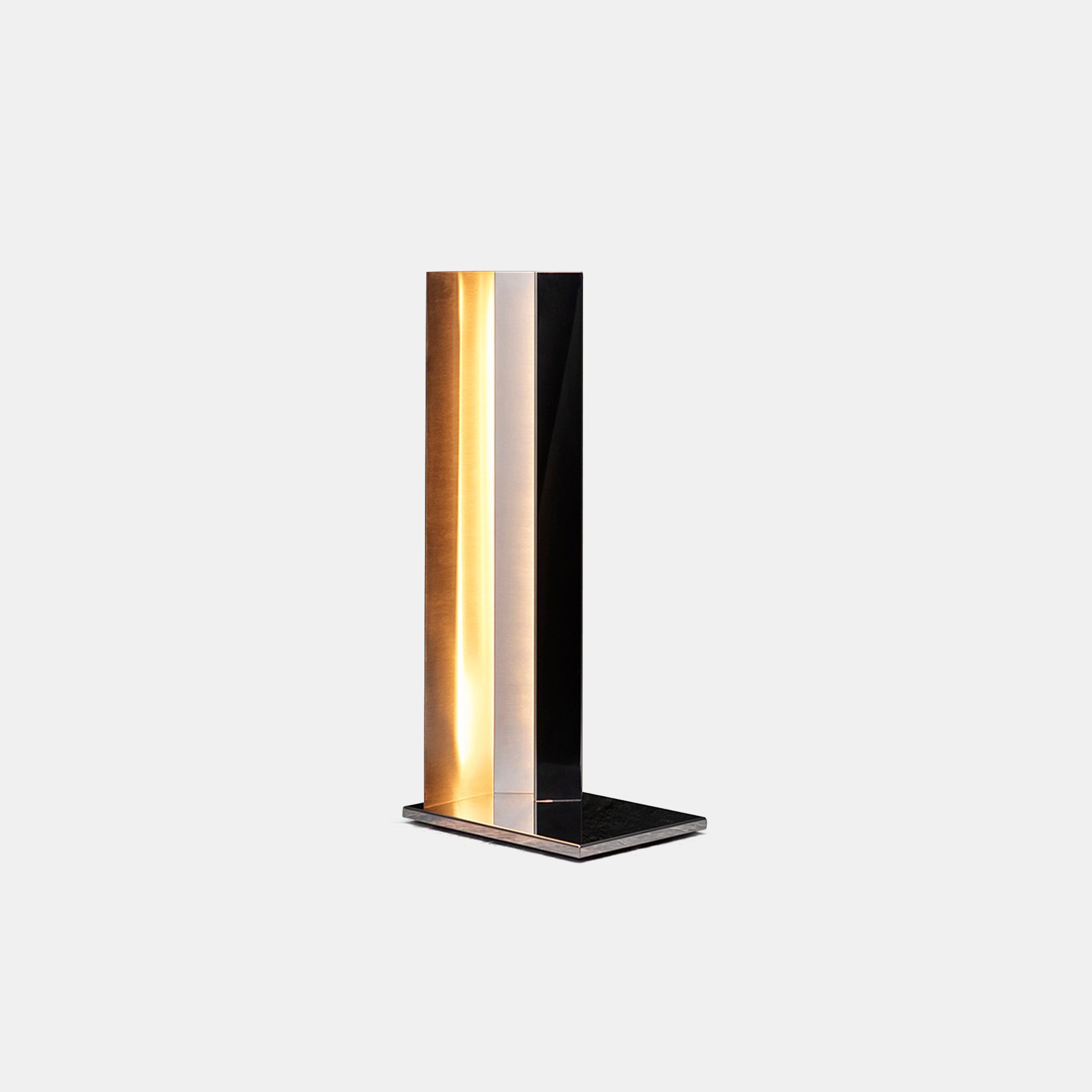 Mano Table Lamp