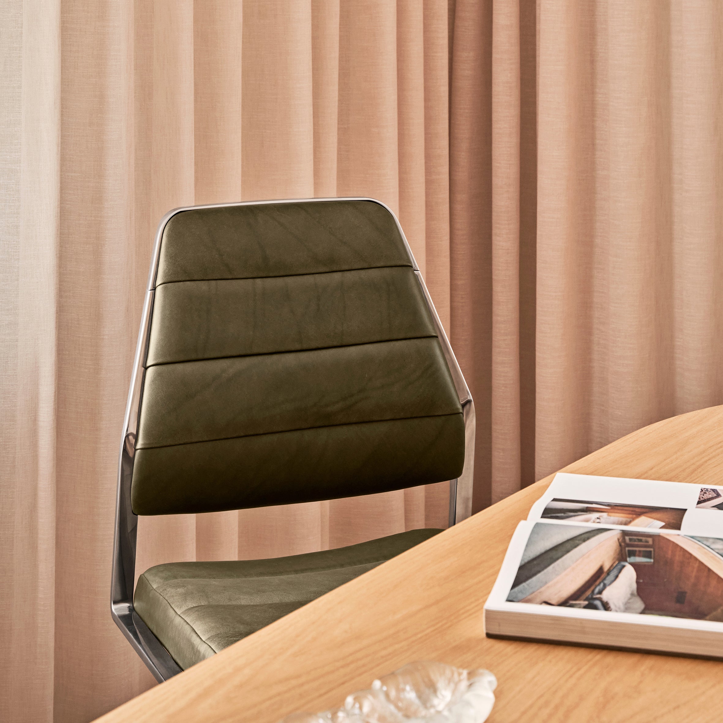 Vipp454 Swivel Chair