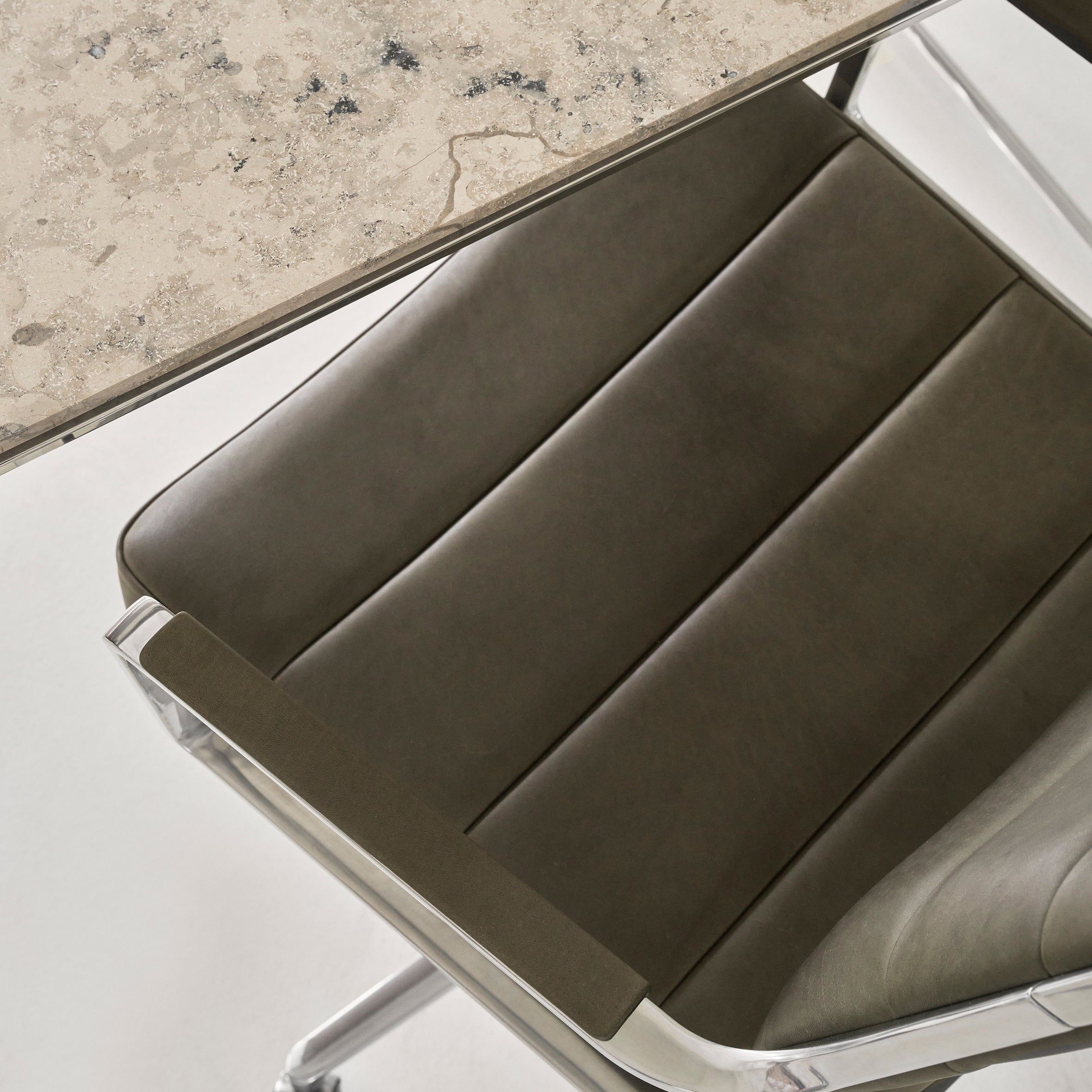 Vipp455 Swivel Chair