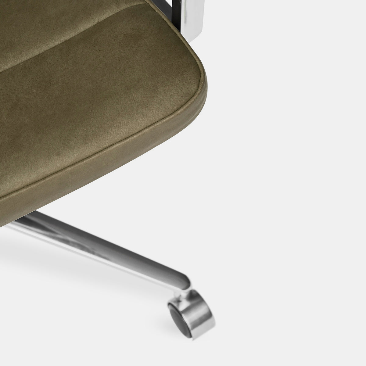 Vipp455 Swivel Chair