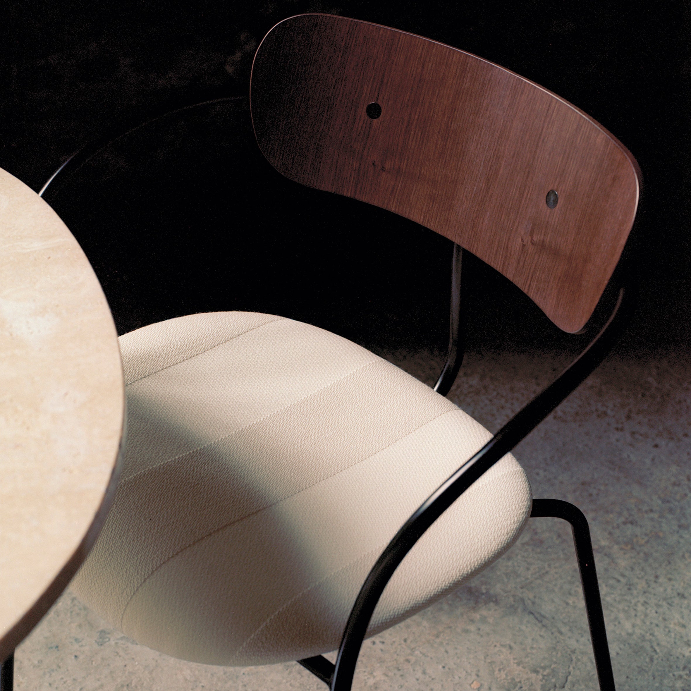 Pavilion Armchair AV4