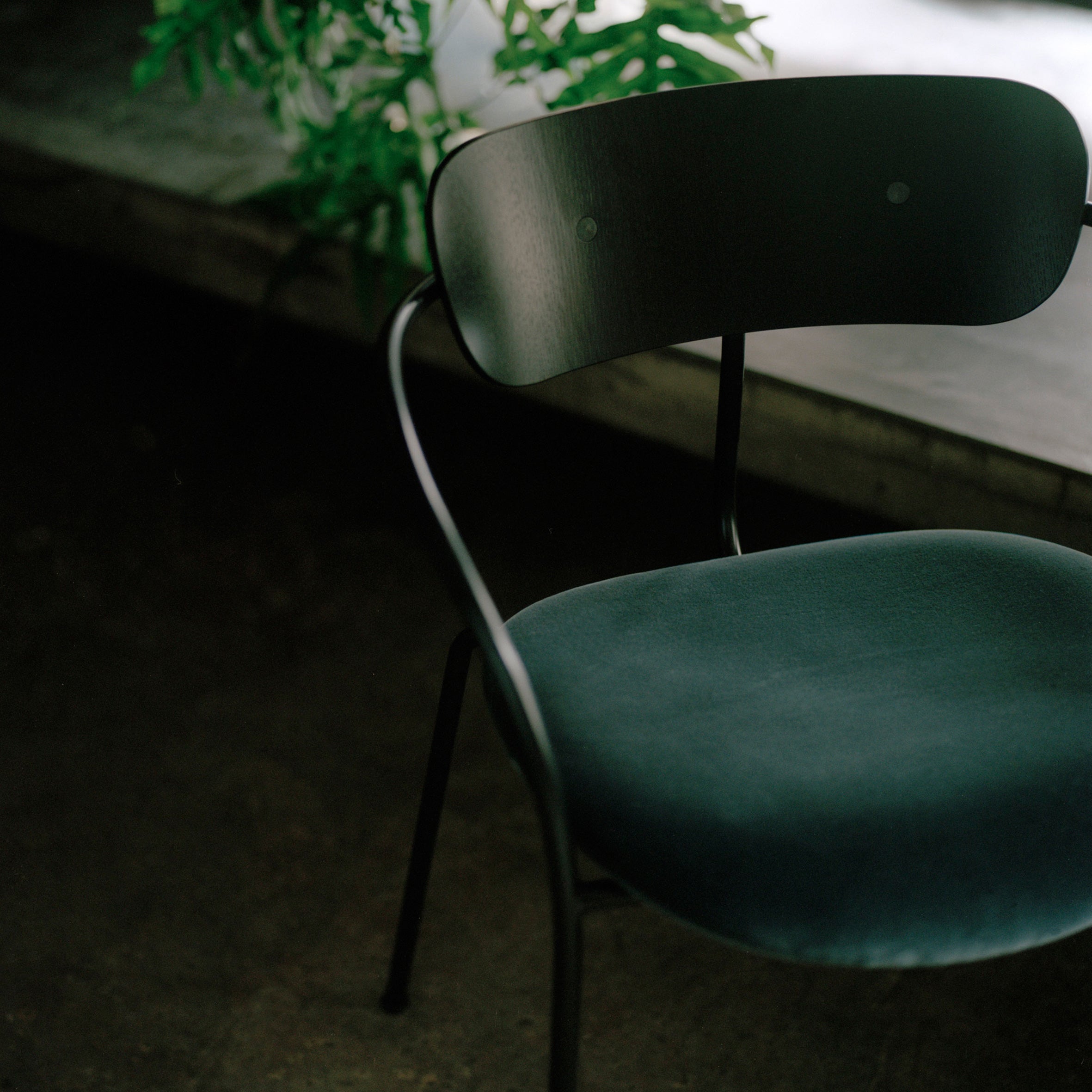 Pavilion Armchair AV4