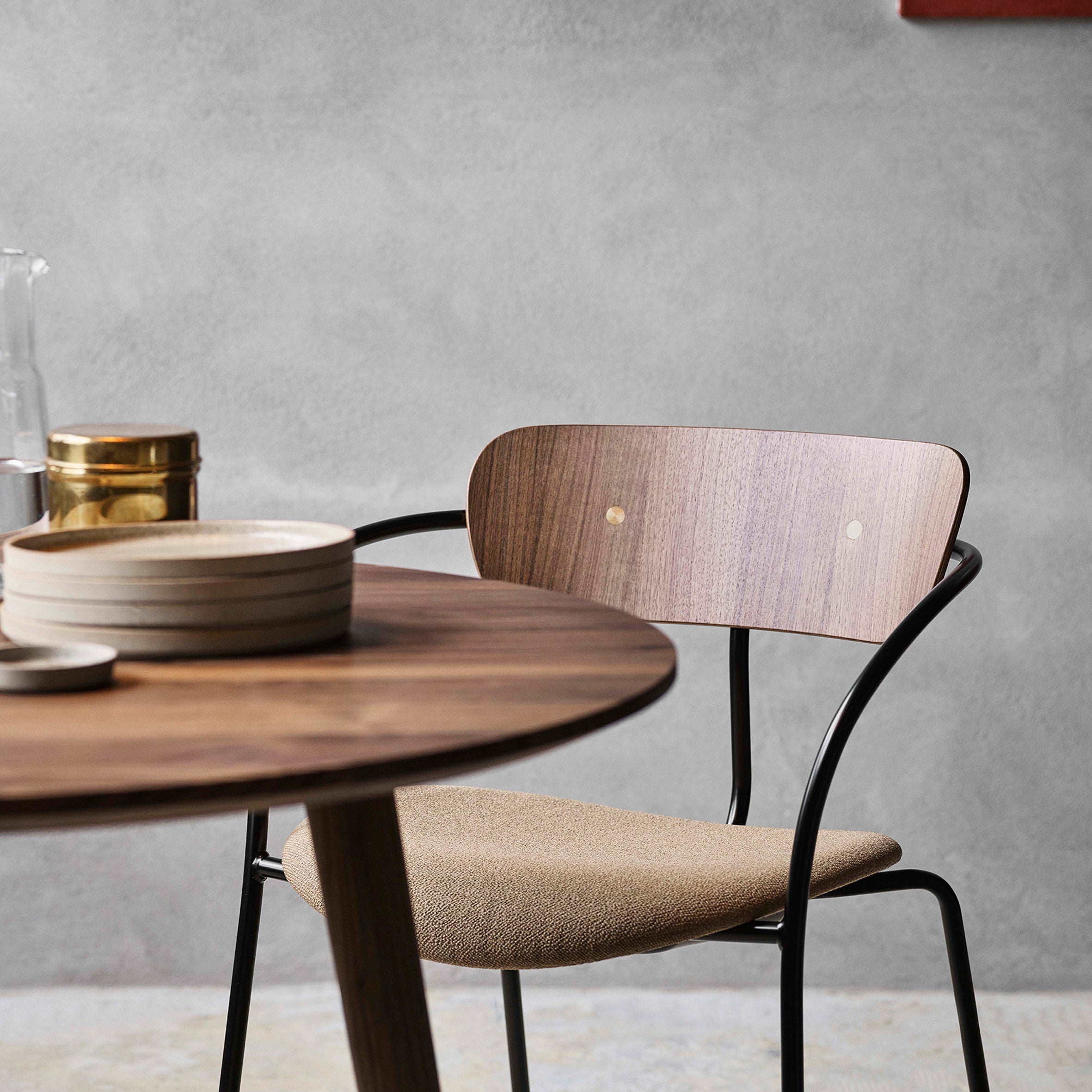 Pavilion Armchair AV4