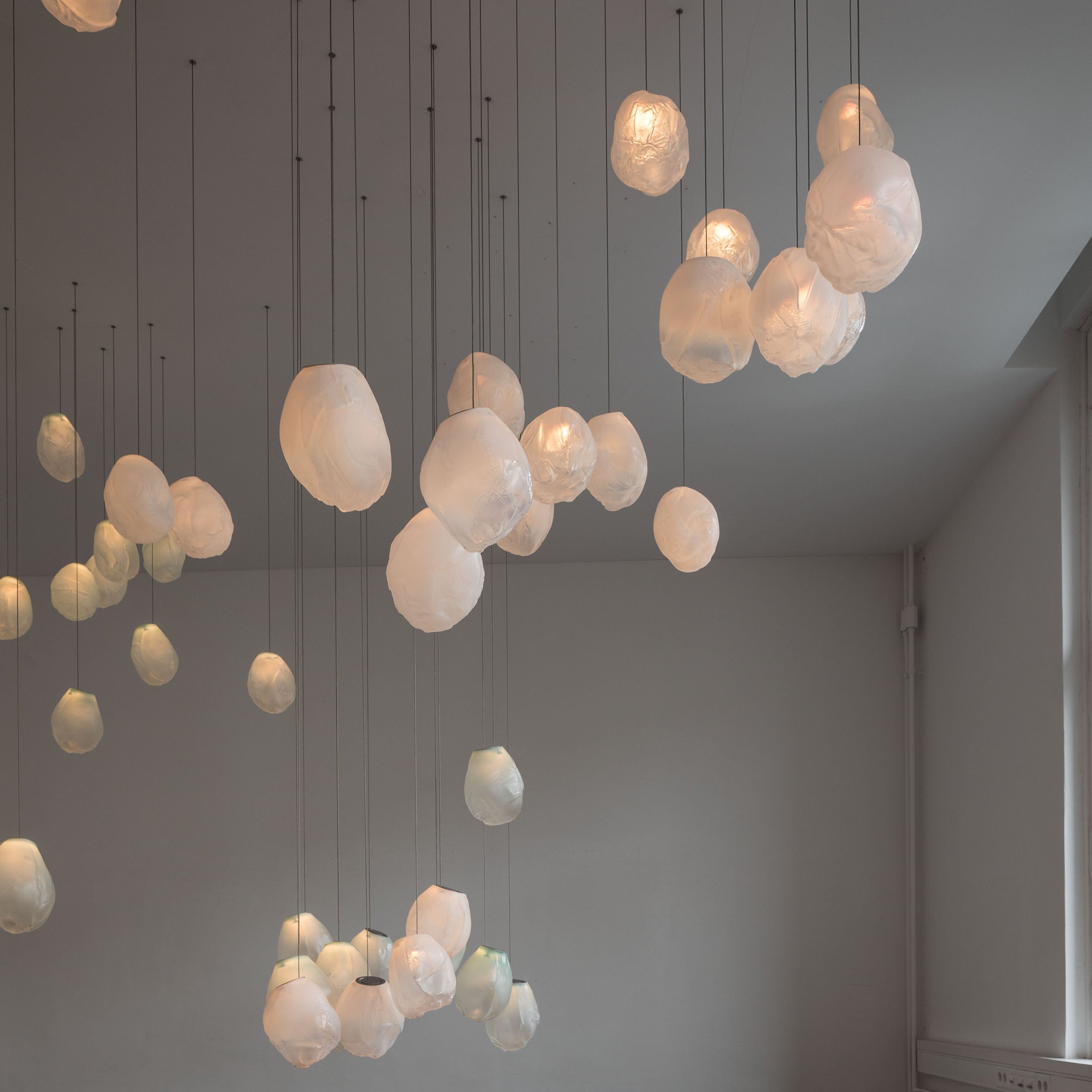 73.28V Random Pendants