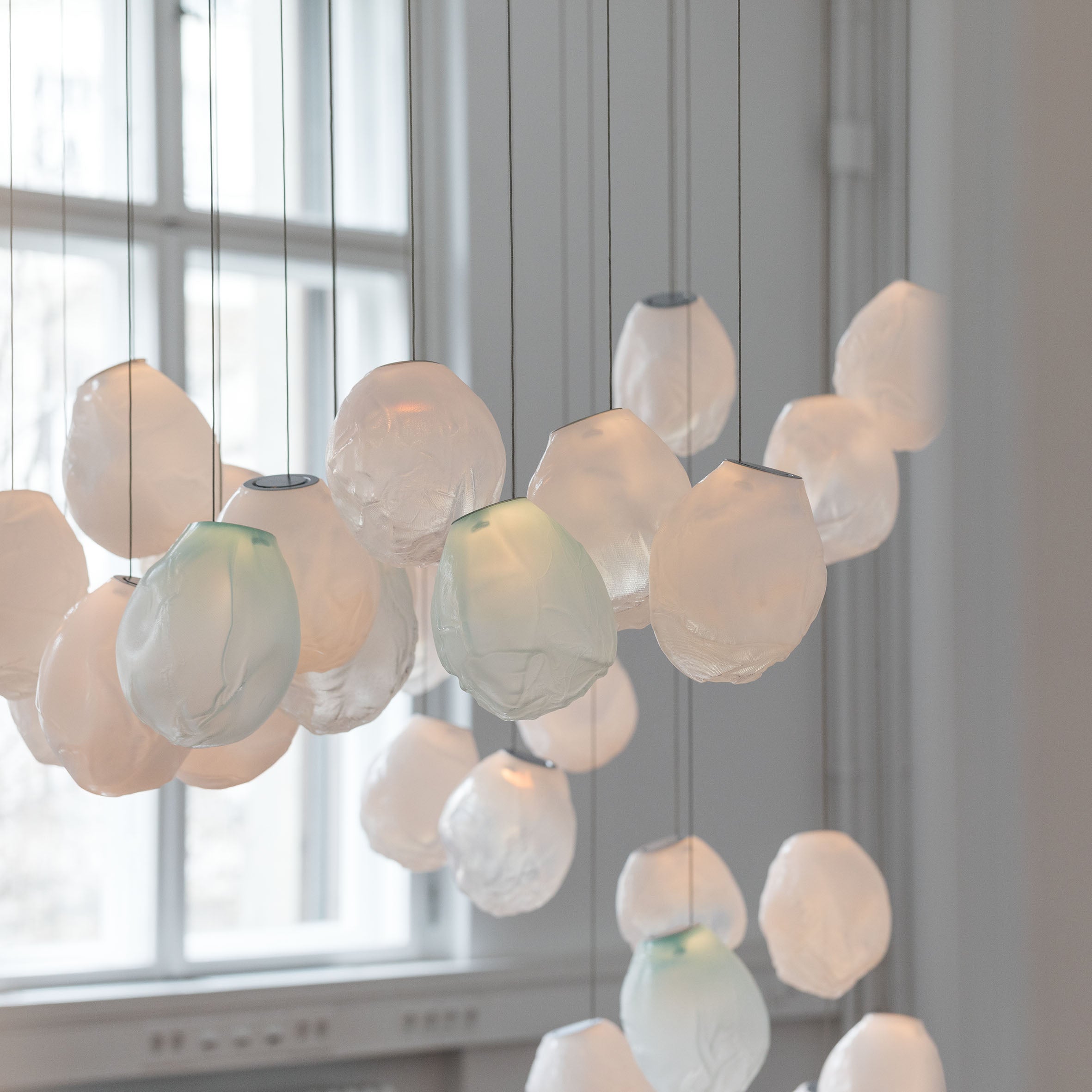 73.28V Random Pendants