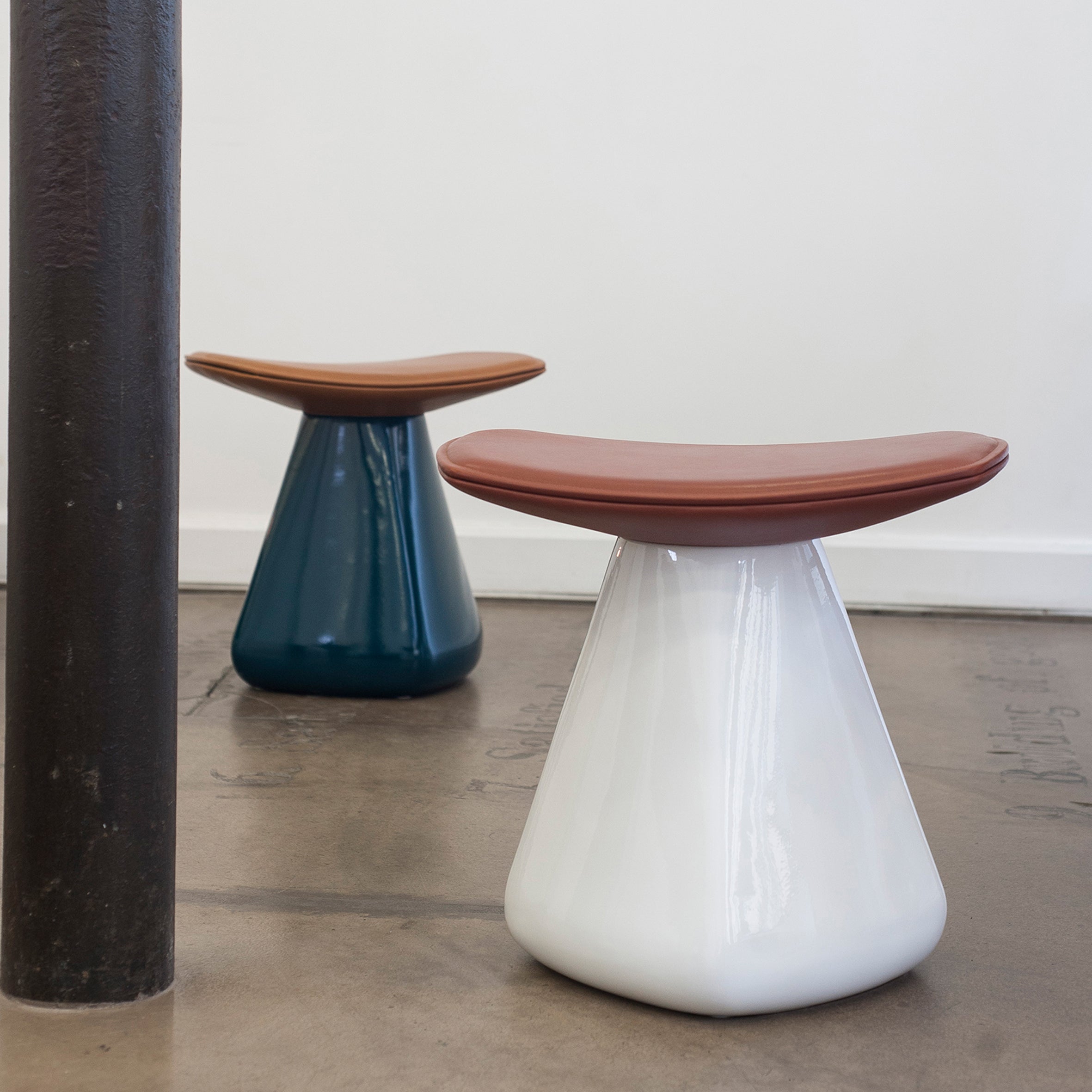 DAM Stool - Ceramic / Leather