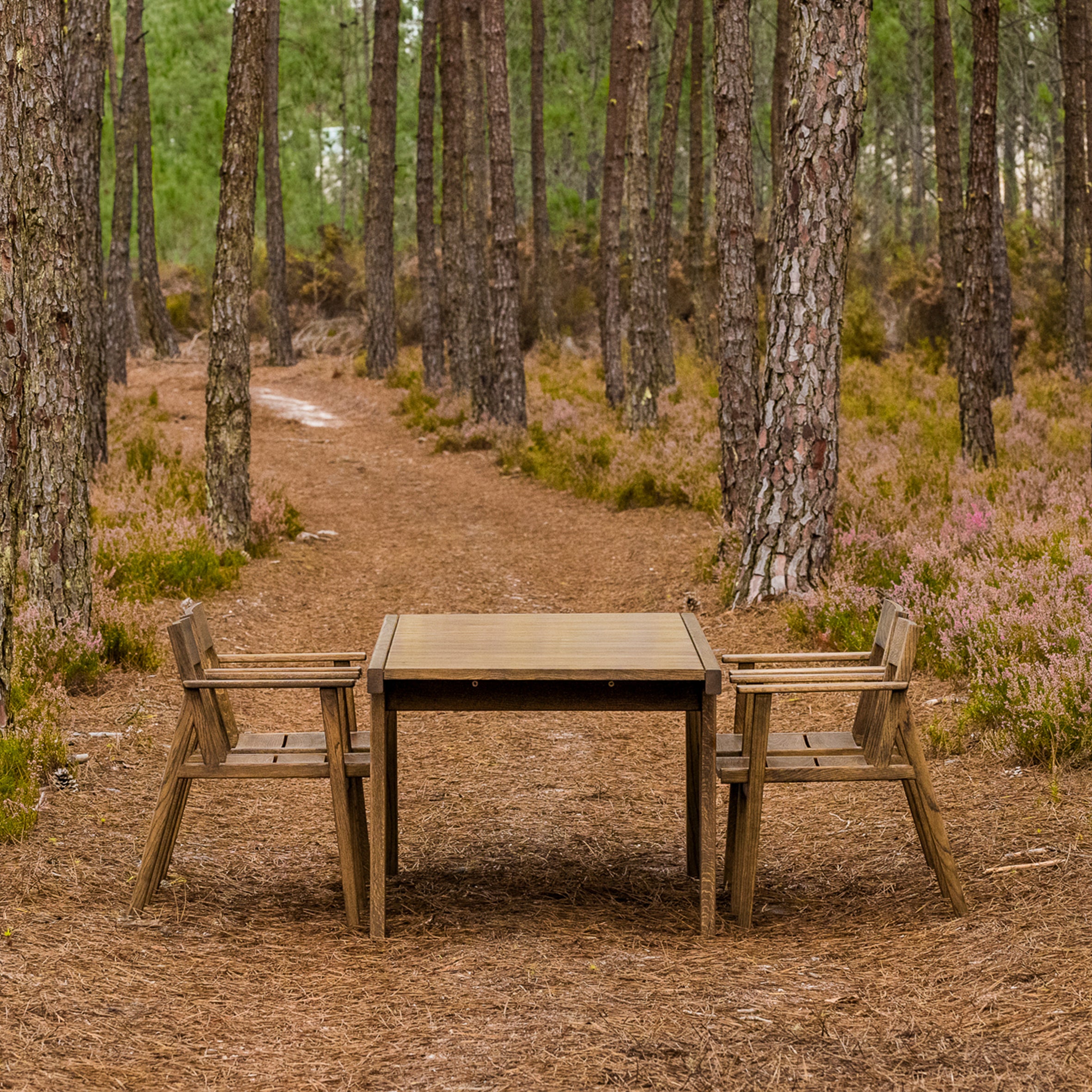 98.6°F Outdoor Dining Table