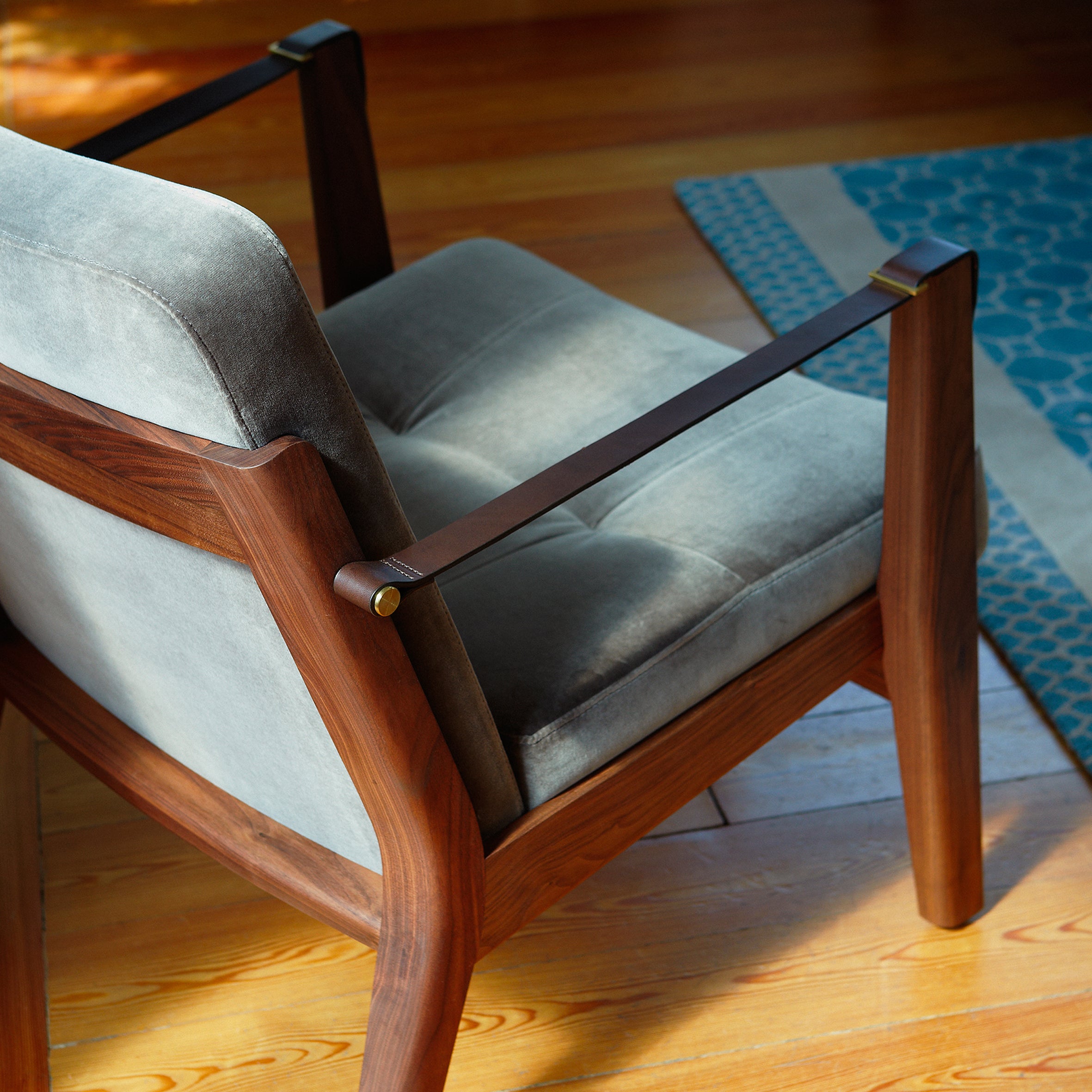 Capo Lounge Chair w/Armrests - Monologue London