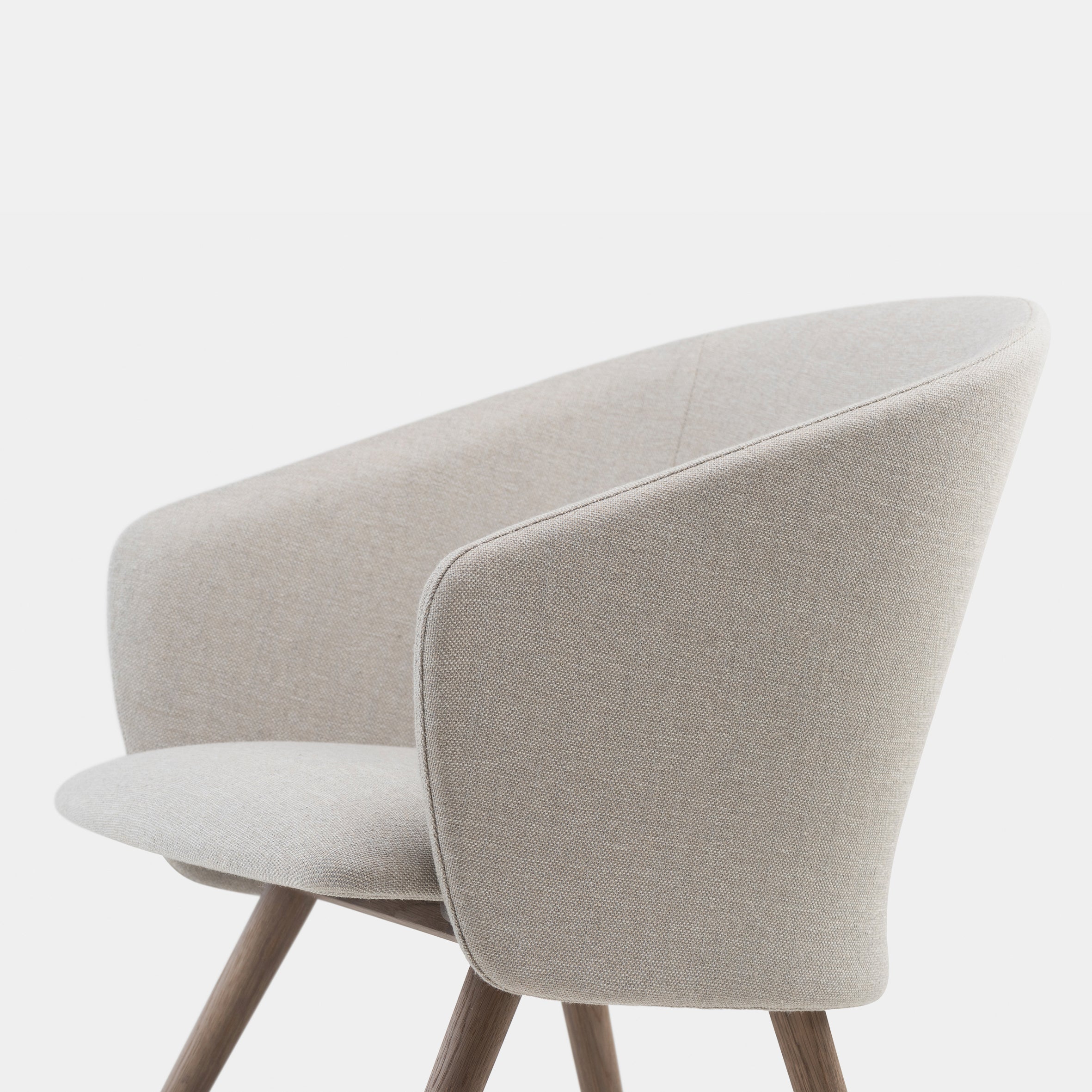 Saia Lounge Chair