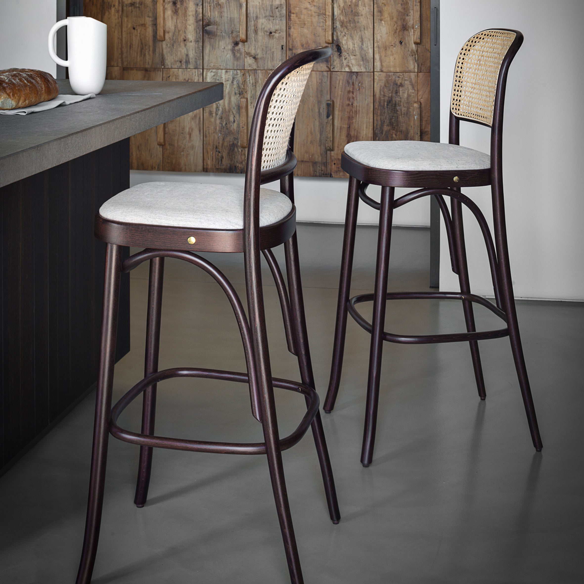 N. 811 Bar Stool