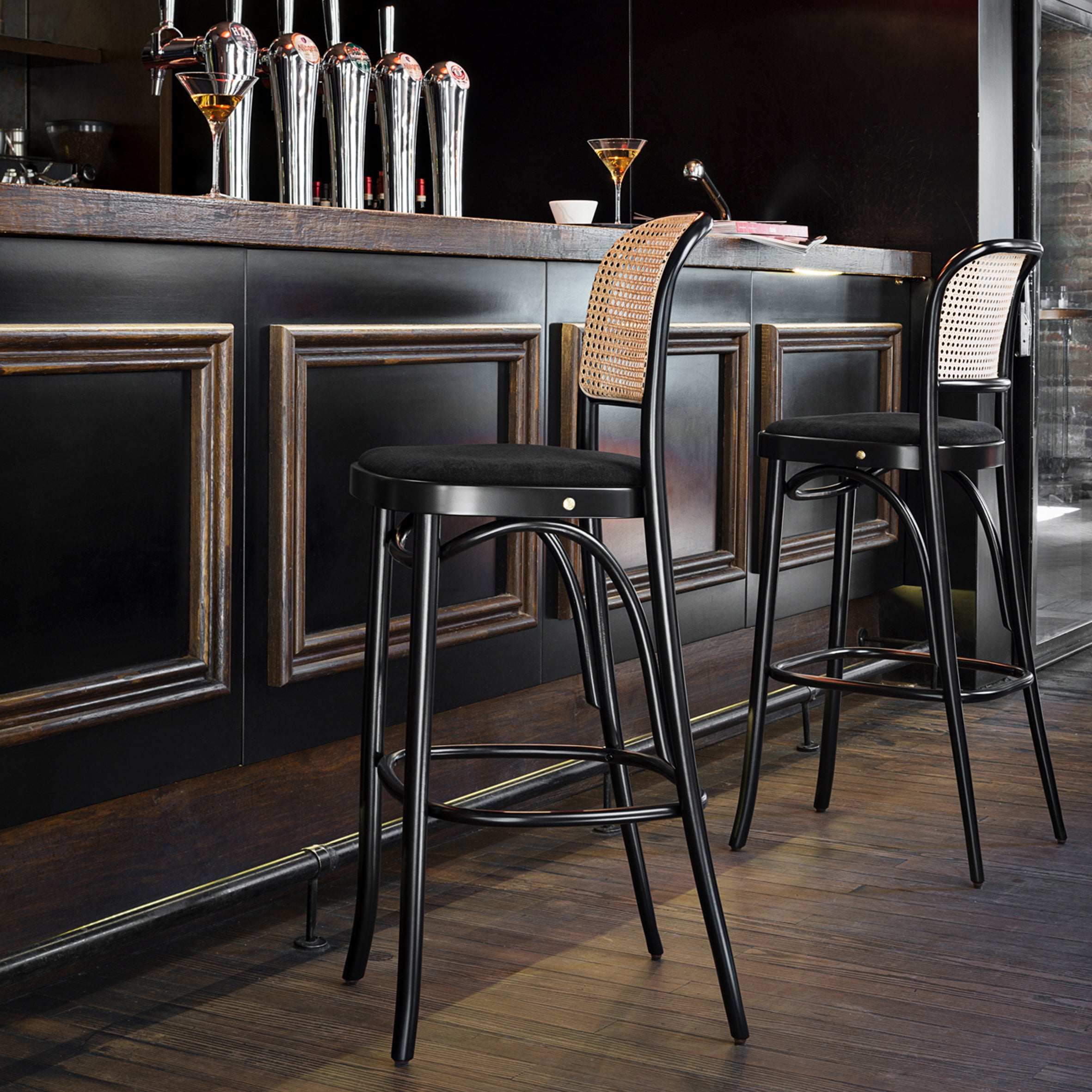 N. 811 Bar Stool