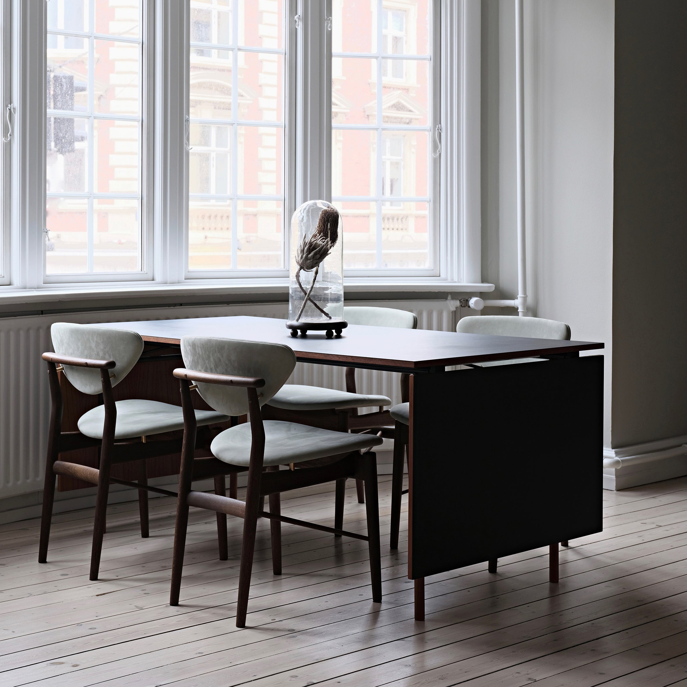 Nyhavn Extendable Dining Table