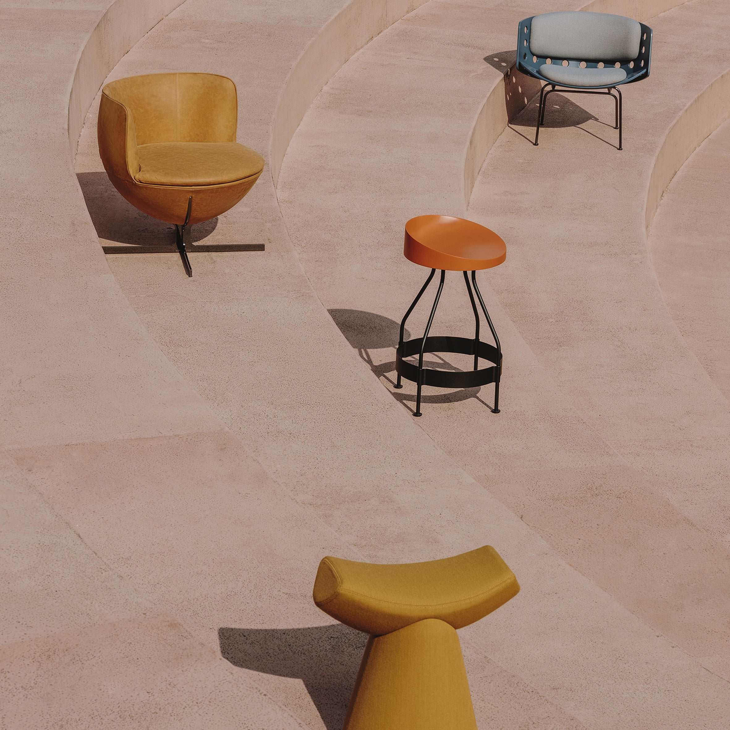 Calice Swivel Lounge Chair