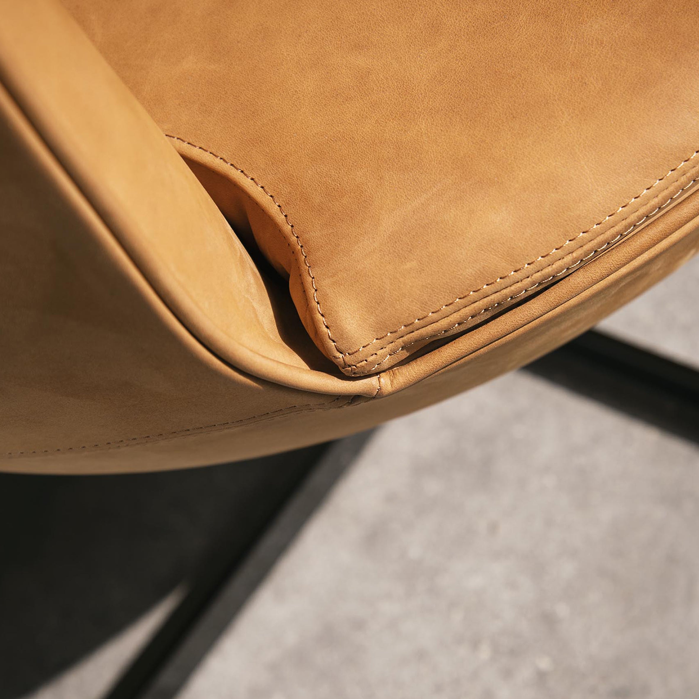 Calice Swivel Lounge Chair