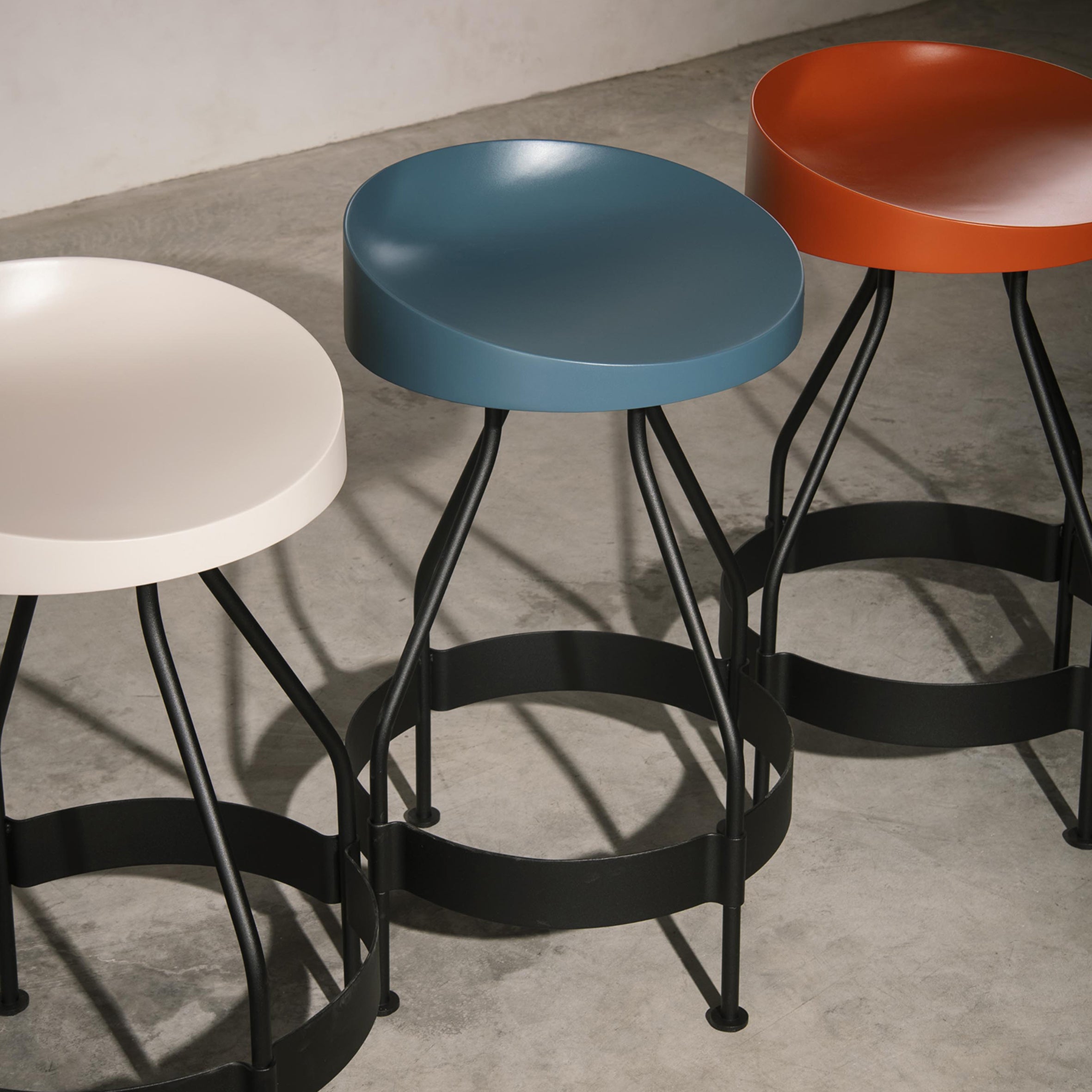 Olindias Bar Stool