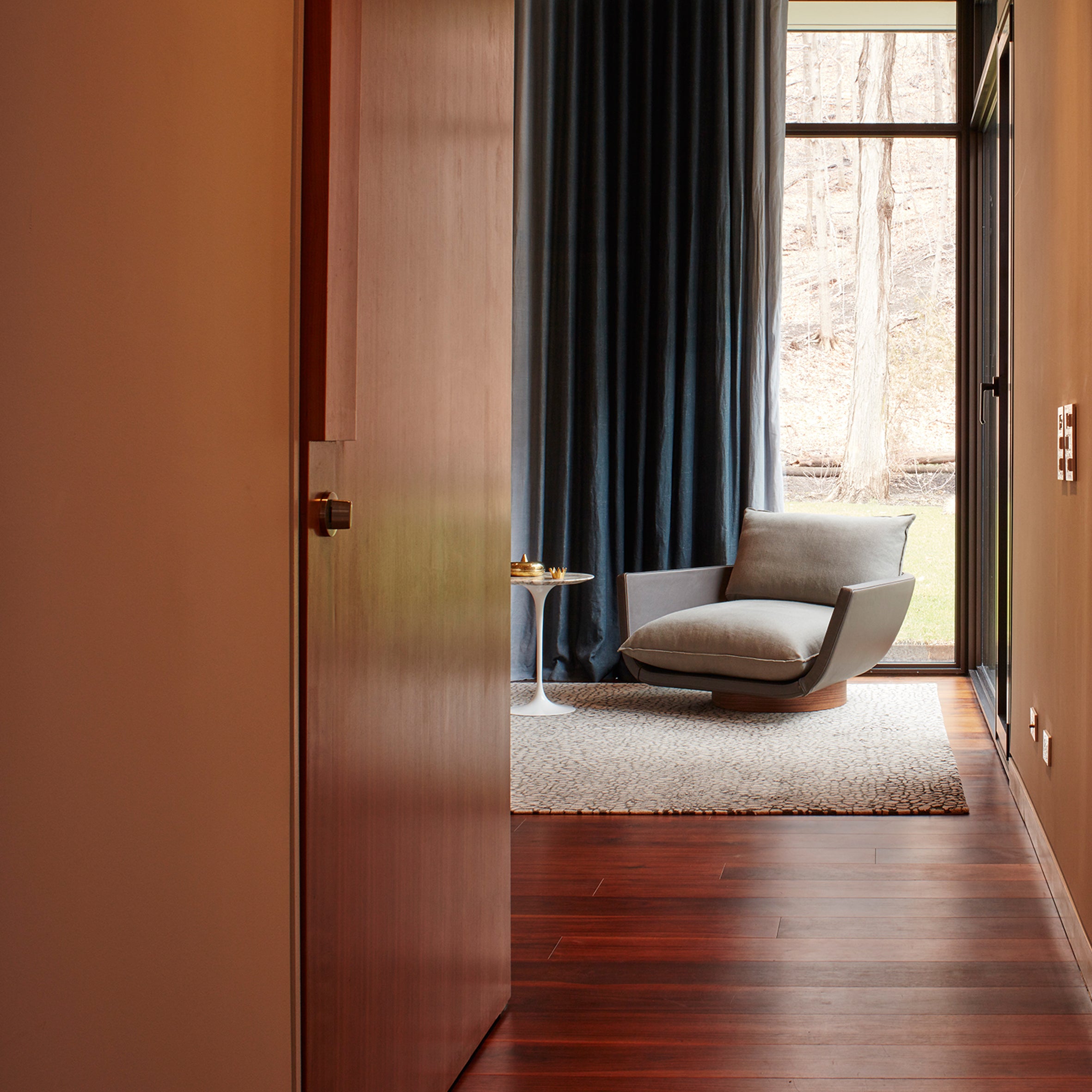 Rua Ipanema Swivel Lounge Chair